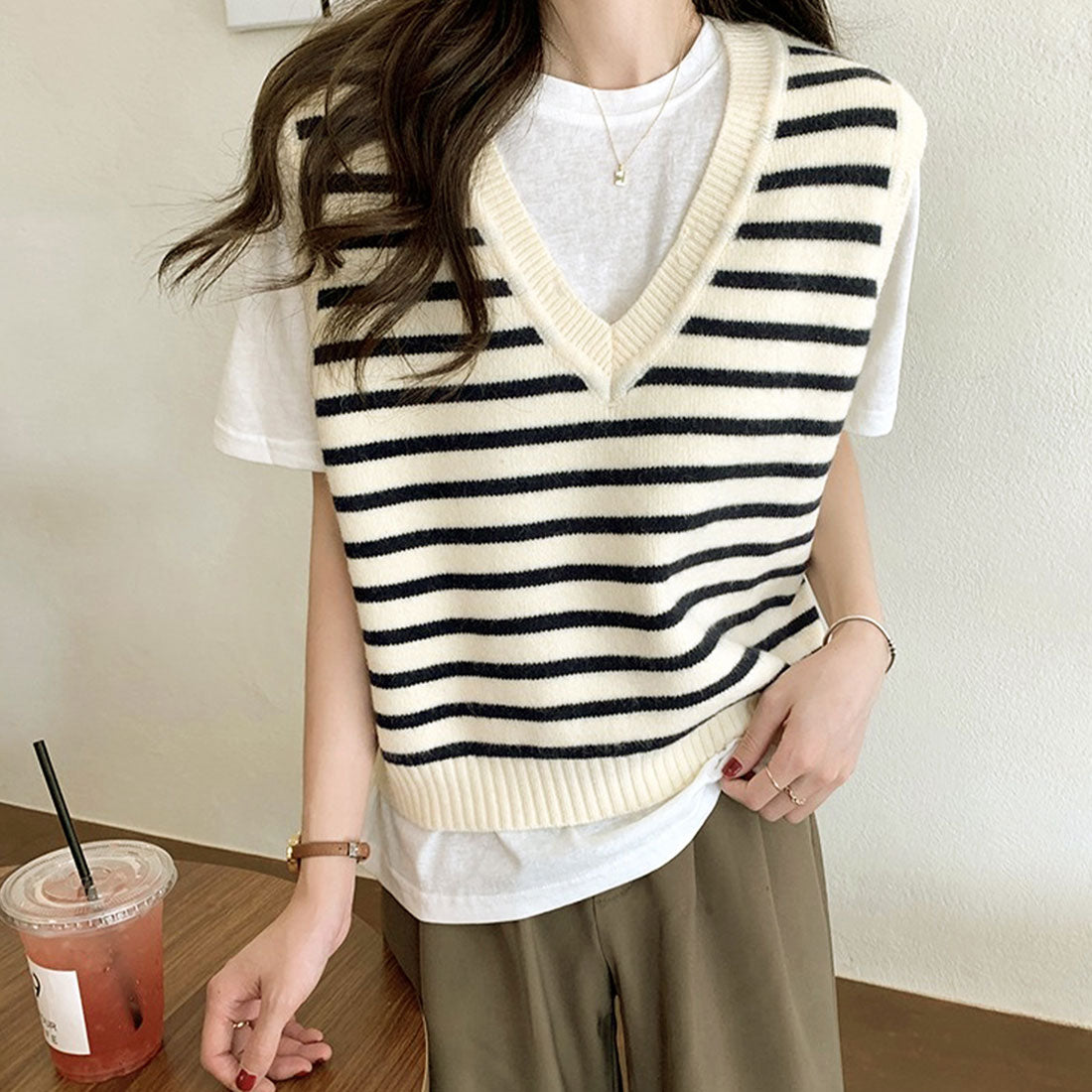 アミュレット Amulet Vネックボーダーニットベスト レディース トップス 秋服 春服 10代 20代 30代 韓国ファッション 韓国 カジュアル 定番 ちょい足し