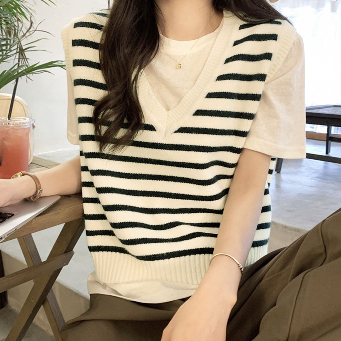 アミュレット Amulet Vネックボーダーニットベスト レディース トップス 秋服 春服 10代 20代 30代 韓国ファッション 韓国 カジュアル 定番 ちょい足し