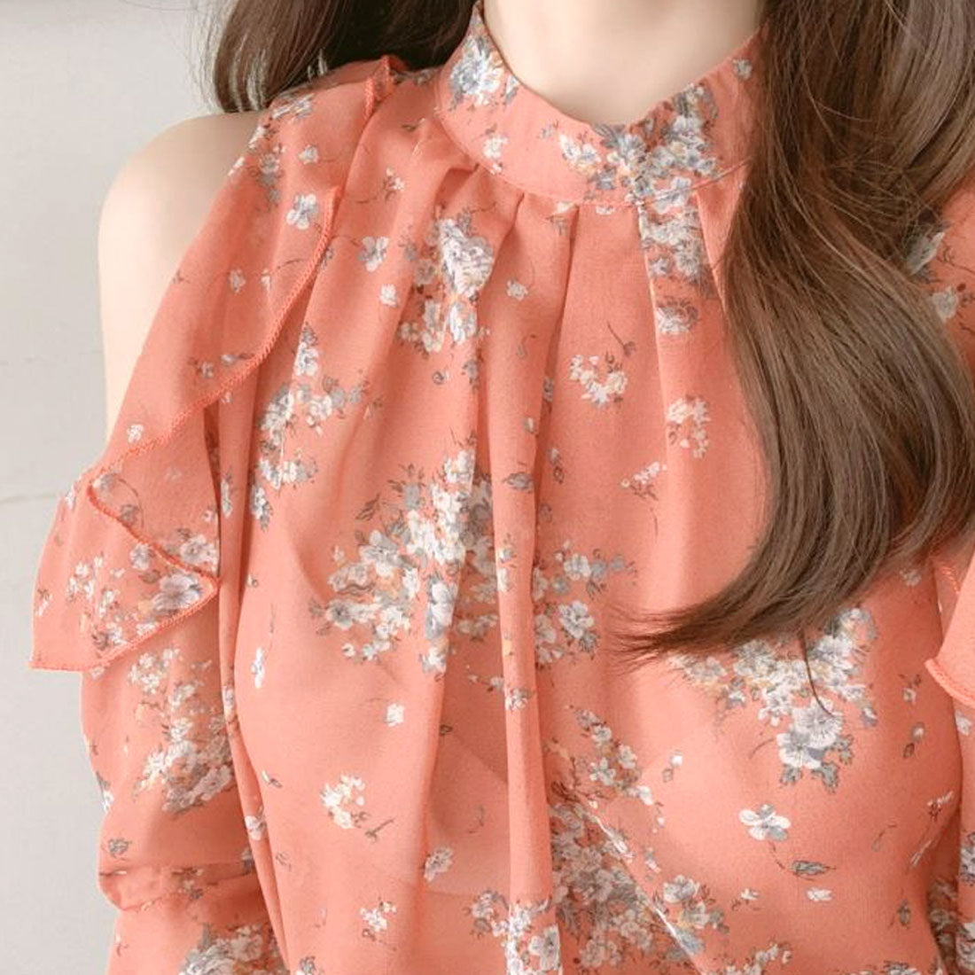 アミュレット Amulet 肩開き花柄ブラウス シャツ レディース オフショルダー シアー 10代 20代 30代 韓国ファッション 韓国 フレアスリーブ フェミニン 可愛い （オレンジ） オレンジ
