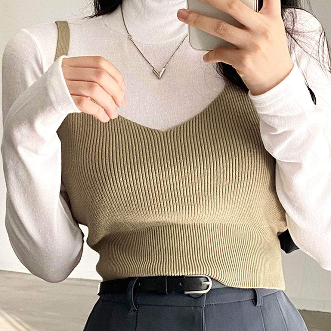 アミュレット Amulet ショート丈ニットキャミソール レディース トップス 春 夏服 韓国ファッション 10代 20代 30代 オフィスカジュアル サマーニット 重ね着 レイヤード セクシー （ブラック） ブラック