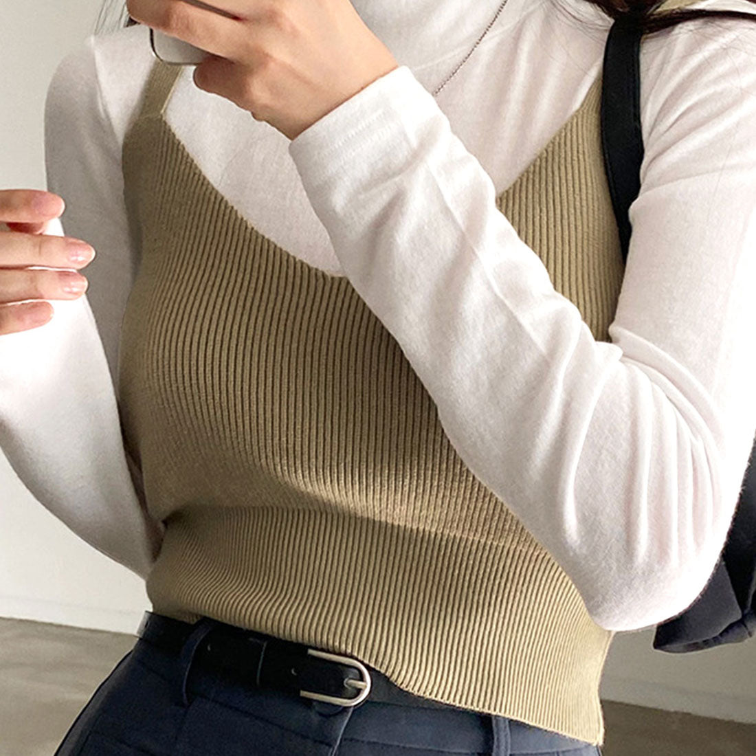Amulet Short Knit Camisole Women's Tops Spring Summer Clothes Korean Fashion Teens 20s 30s Office Casual Summer Knit Layered Sexy