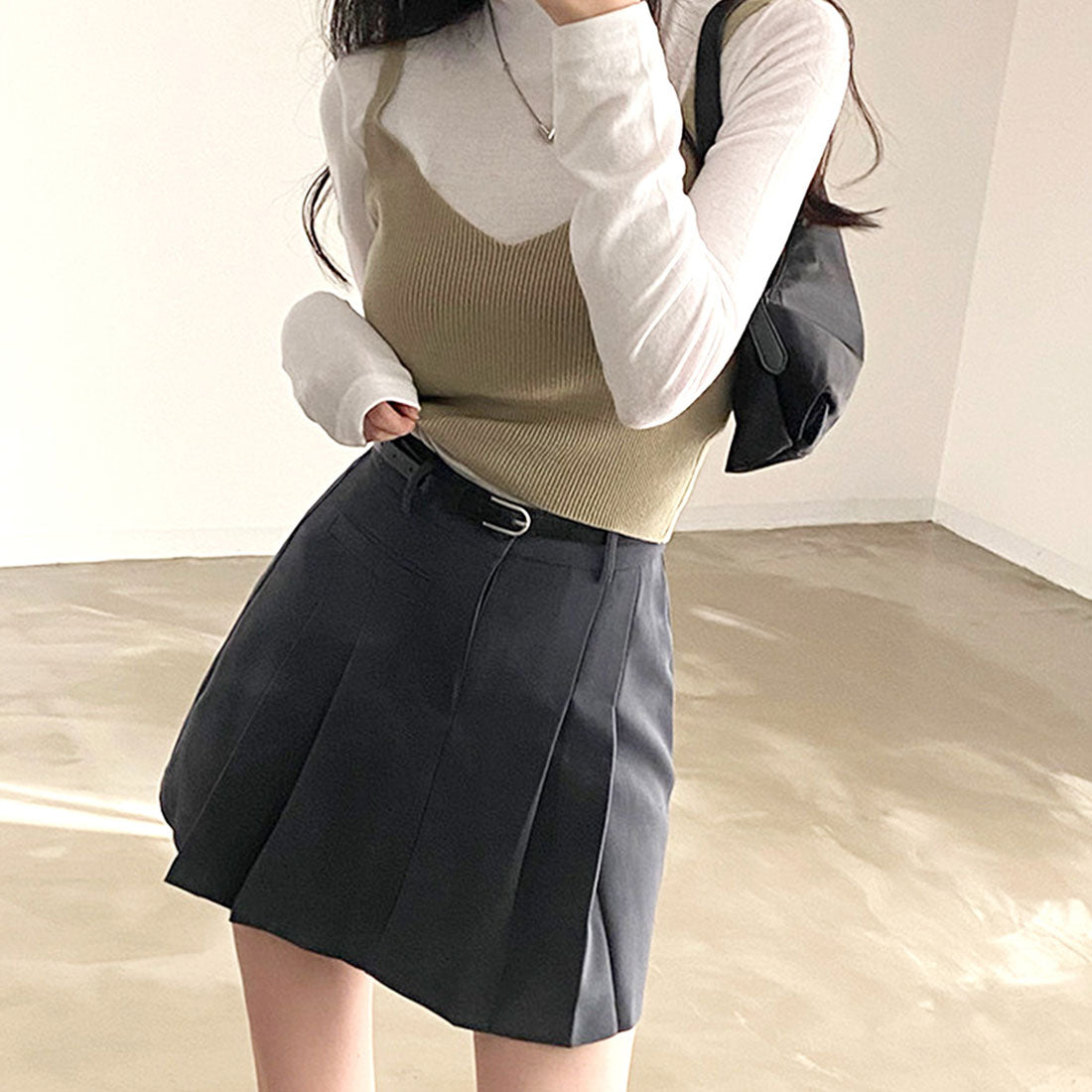 Amulet Short Knit Camisole Women's Tops Spring Summer Clothes Korean Fashion Teens 20s 30s Office Casual Summer Knit Layered Sexy