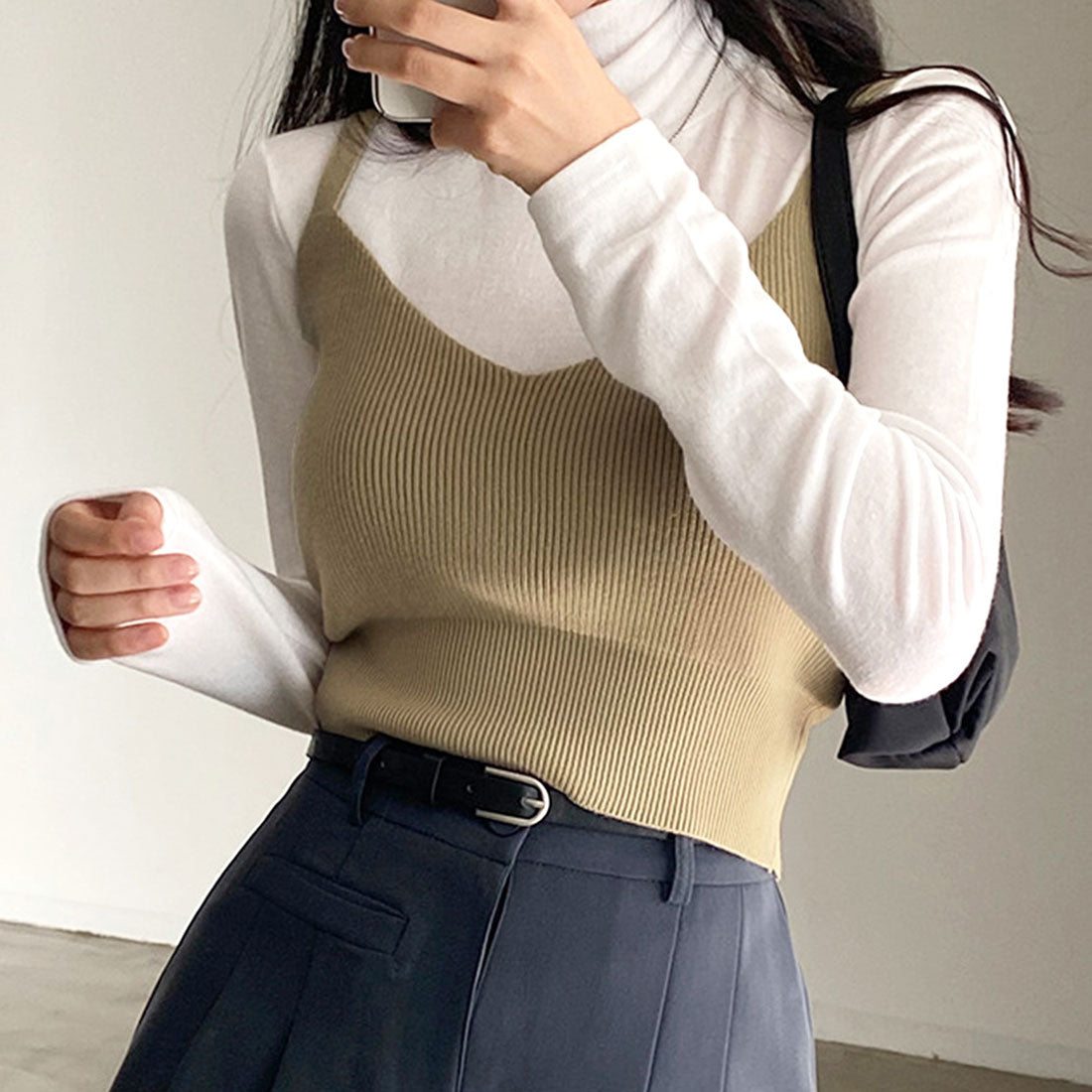 アミュレット Amulet ショート丈ニットキャミソール レディース トップス 春 夏服 韓国ファッション 10代 20代 30代 オフィスカジュアル サマーニット 重ね着 レイヤード セクシー （ブラック） ブラック