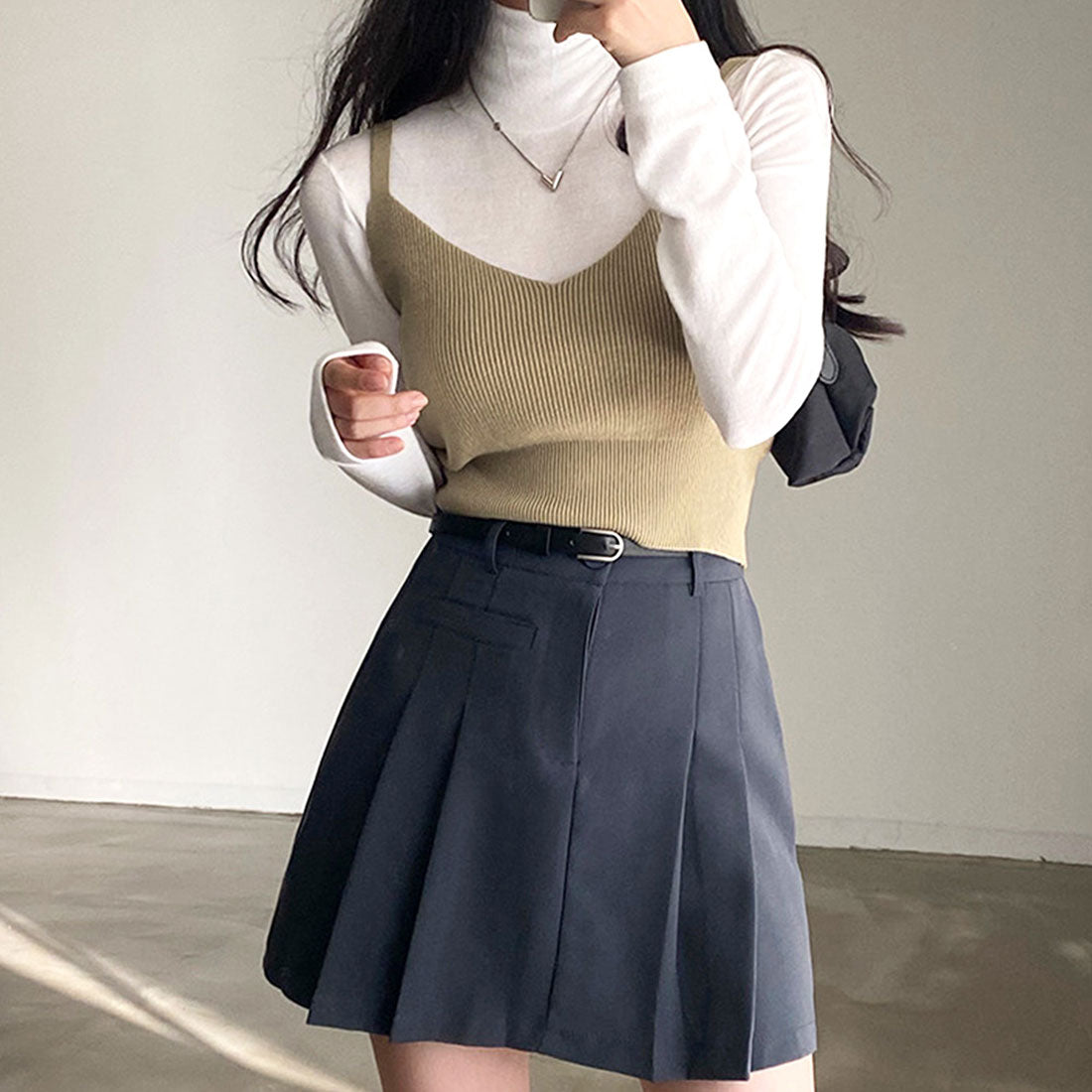Amulet Short Knit Camisole Women's Tops Spring Summer Clothes Korean Fashion Teens 20s 30s Office Casual Summer Knit Layered Sexy