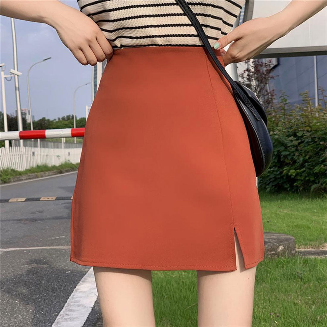 アミュレット Amulet ミニスリットスカート 春 夏服 秋 韓国ファッション 10代 20代 30代 ショート 無地 ミニ丈 レディース おしゃれ タイトミニスカート