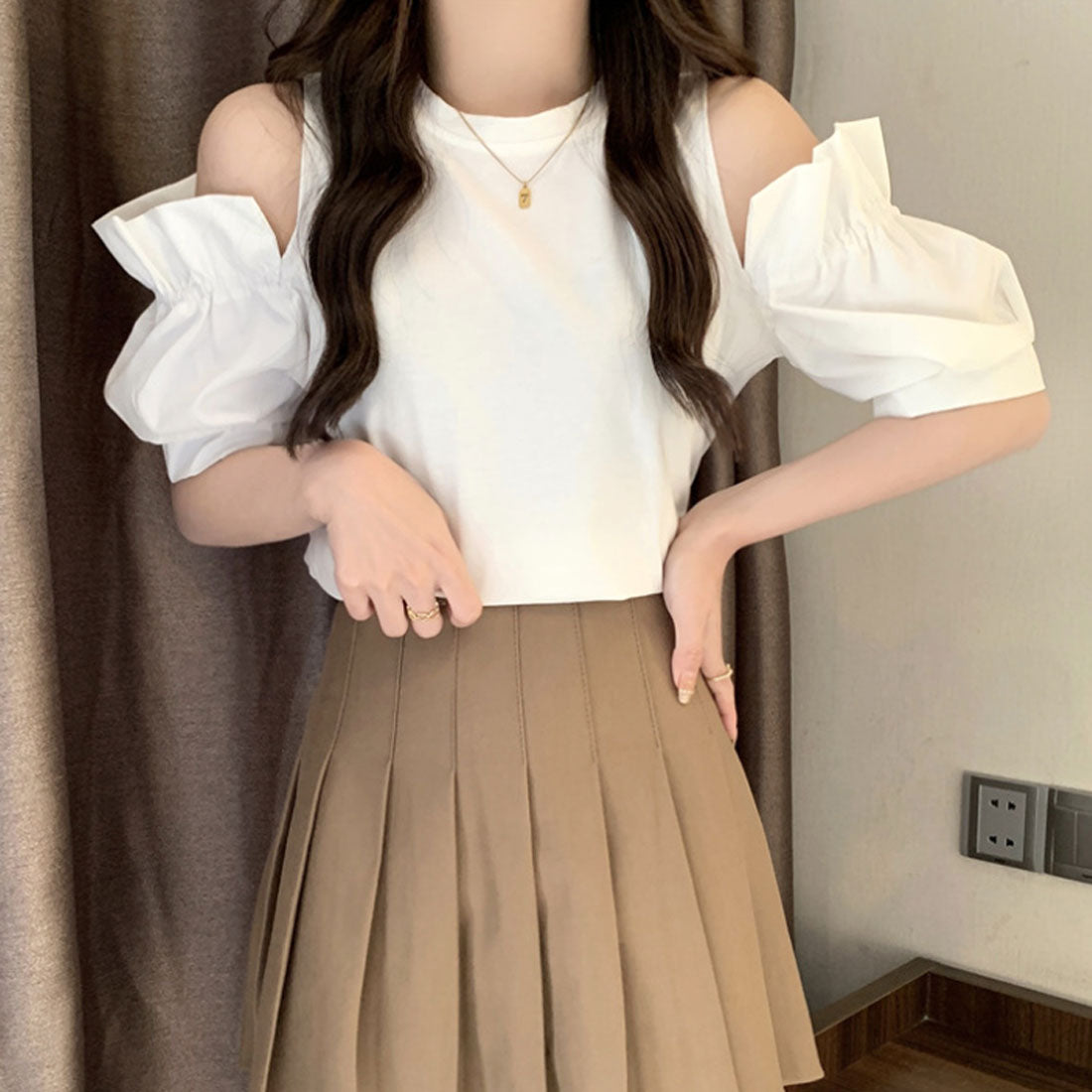 アミュレット Amulet オープンショルダーブラウス 春 夏服 秋 韓国ファッション 10代 20代 30代 肩出し 切り替え パフスリーブ ガーリー 大人カジュアル （ホワイト） ホワイト