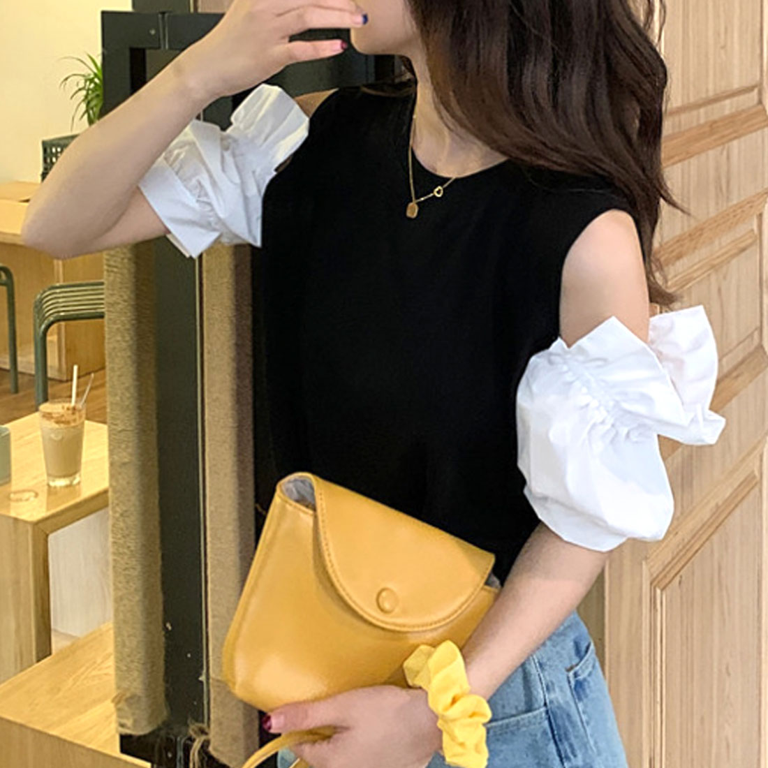 アミュレット Amulet オープンショルダーブラウス 春 夏服 秋 韓国ファッション 10代 20代 30代 肩出し 切り替え パフスリーブ ガーリー 大人カジュアル （ホワイト） ホワイト