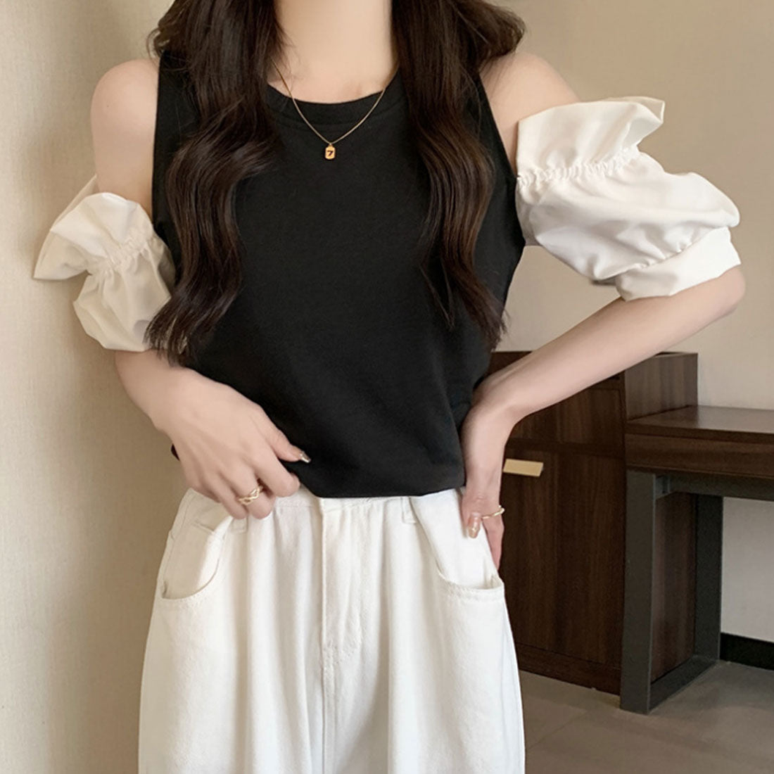 アミュレット Amulet オープンショルダーブラウス 春 夏服 秋 韓国ファッション 10代 20代 30代 肩出し 切り替え パフスリーブ ガーリー 大人カジュアル （ホワイト） ホワイト