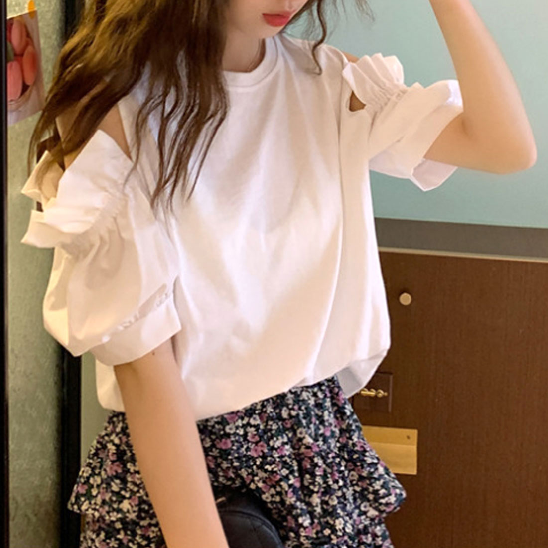 アミュレット Amulet オープンショルダーブラウス 春 夏服 秋 韓国ファッション 10代 20代 30代 肩出し 切り替え パフスリーブ ガーリー 大人カジュアル （ホワイト） ホワイト