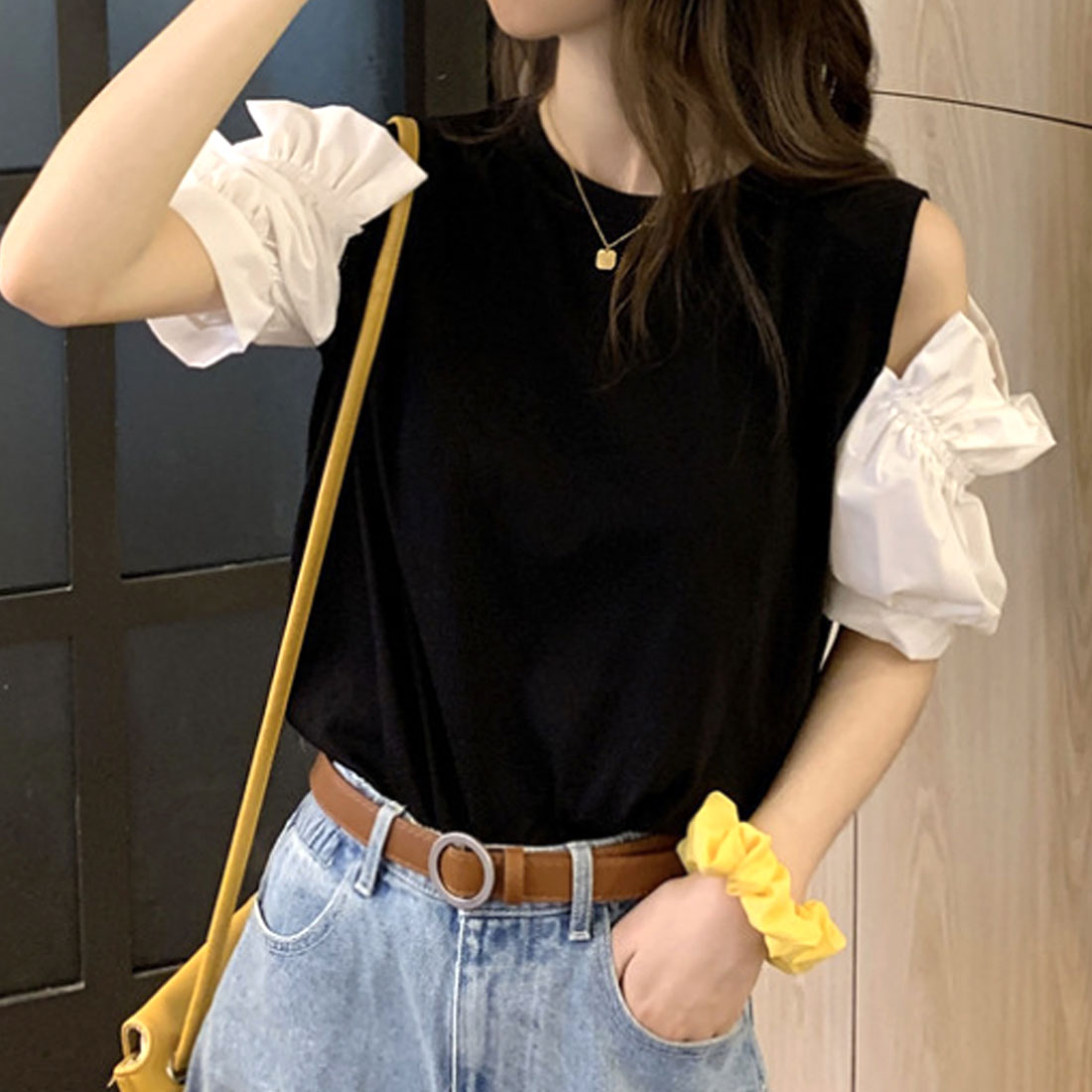 アミュレット Amulet オープンショルダーブラウス 春 夏服 秋 韓国ファッション 10代 20代 30代 肩出し 切り替え パフスリーブ ガーリー 大人カジュアル （ホワイト） ホワイト