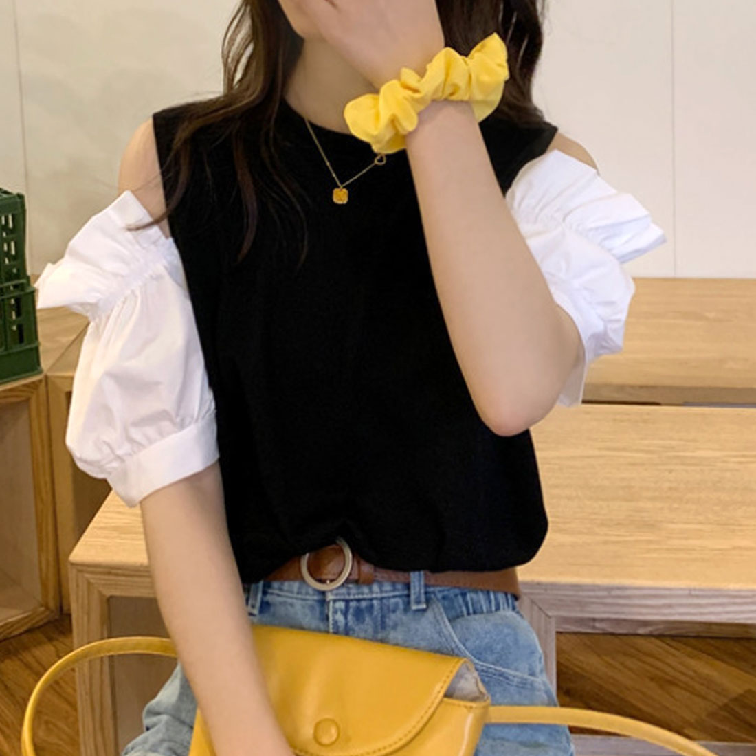 アミュレット Amulet オープンショルダーブラウス 春 夏服 秋 韓国ファッション 10代 20代 30代 肩出し 切り替え パフスリーブ ガーリー 大人カジュアル （ホワイト） ホワイト