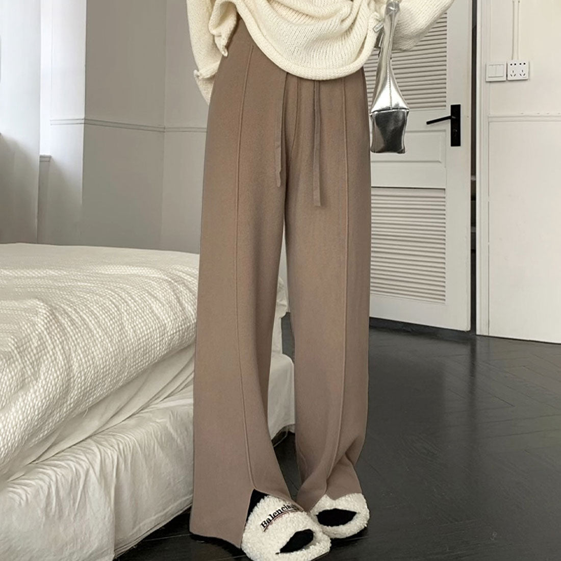 アミュレット Amulet スリットセンタープレスパンツ 春 秋 冬 韓国ファッション 10代 20代 30代 レディース 黒 白 カジュアル シンプル 無地 ロングボトムス