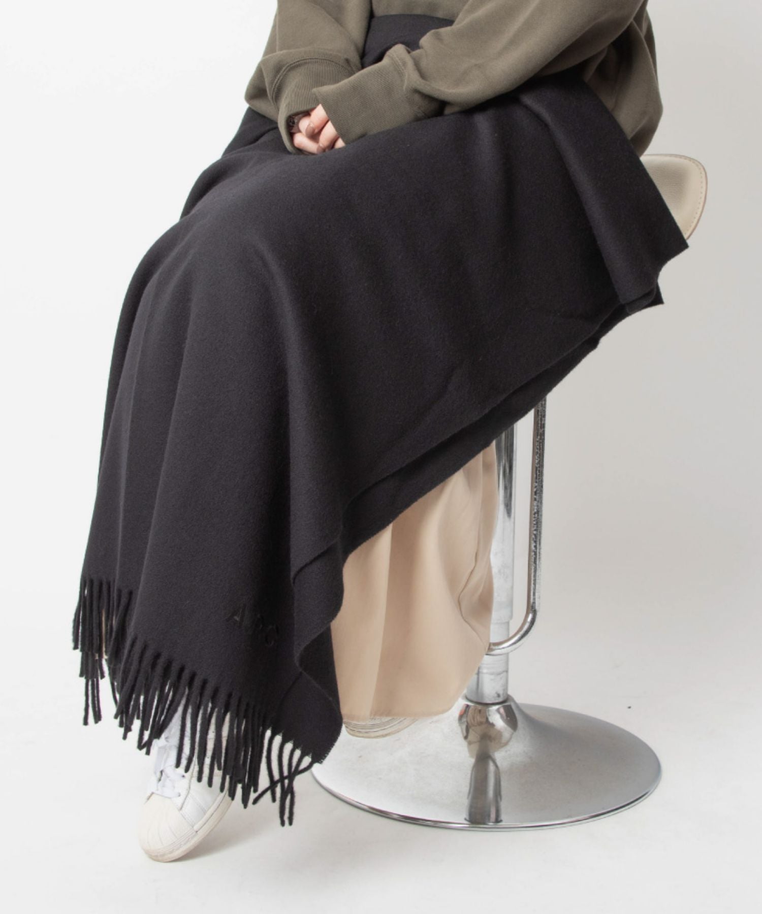 美品 HUMAN MADE ❤️ WOOL STOLE BLACK マフラー A.P.C. WOAFE M15170 Scarf Women's Apparel Wool Stole echarpe alix brod
