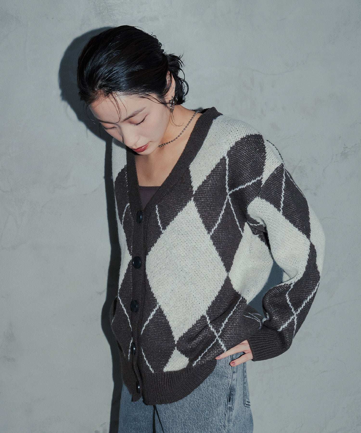 アンピルーラ Ampirula アーガイル柄Vネックニットカーディガン （ブラウンアイボリー） ブラウンアイボリー