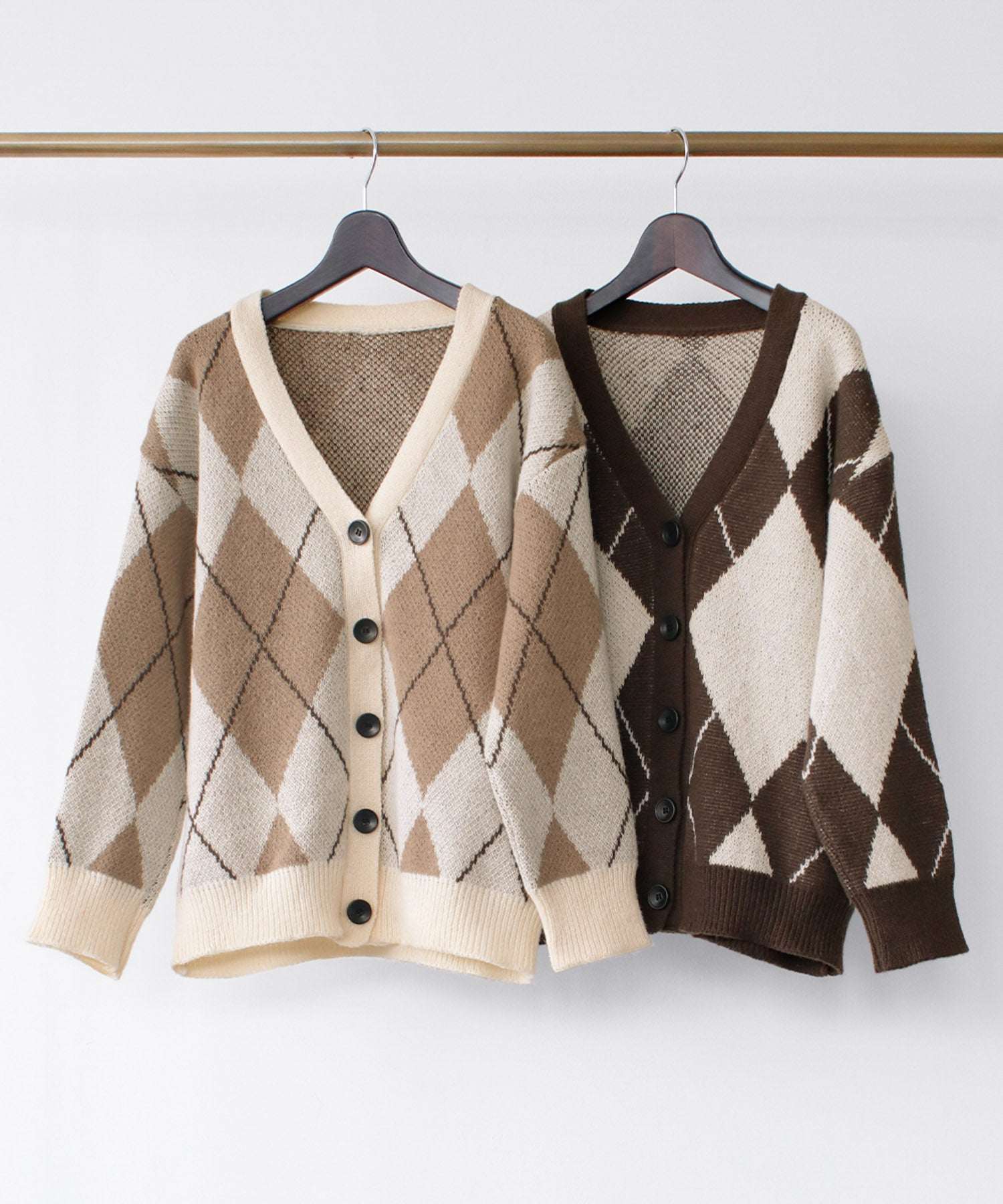 アンピルーラ Ampirula アーガイル柄Vネックニットカーディガン （ブラウンアイボリー） ブラウンアイボリー