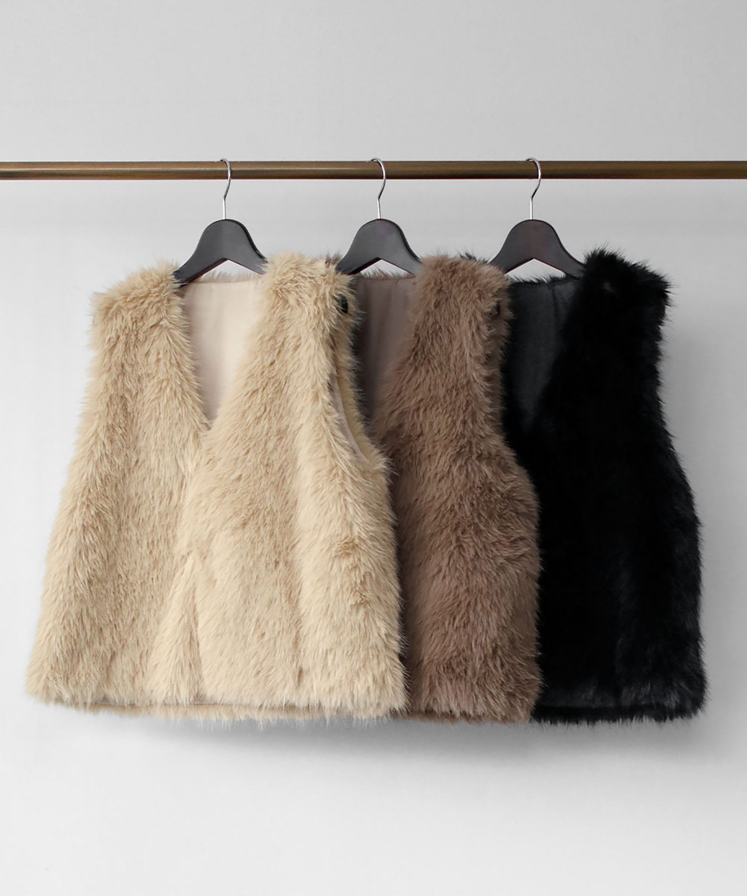 アンピルーラ Ampirula フェイクファージレベスト （ベージュ） ベージュ