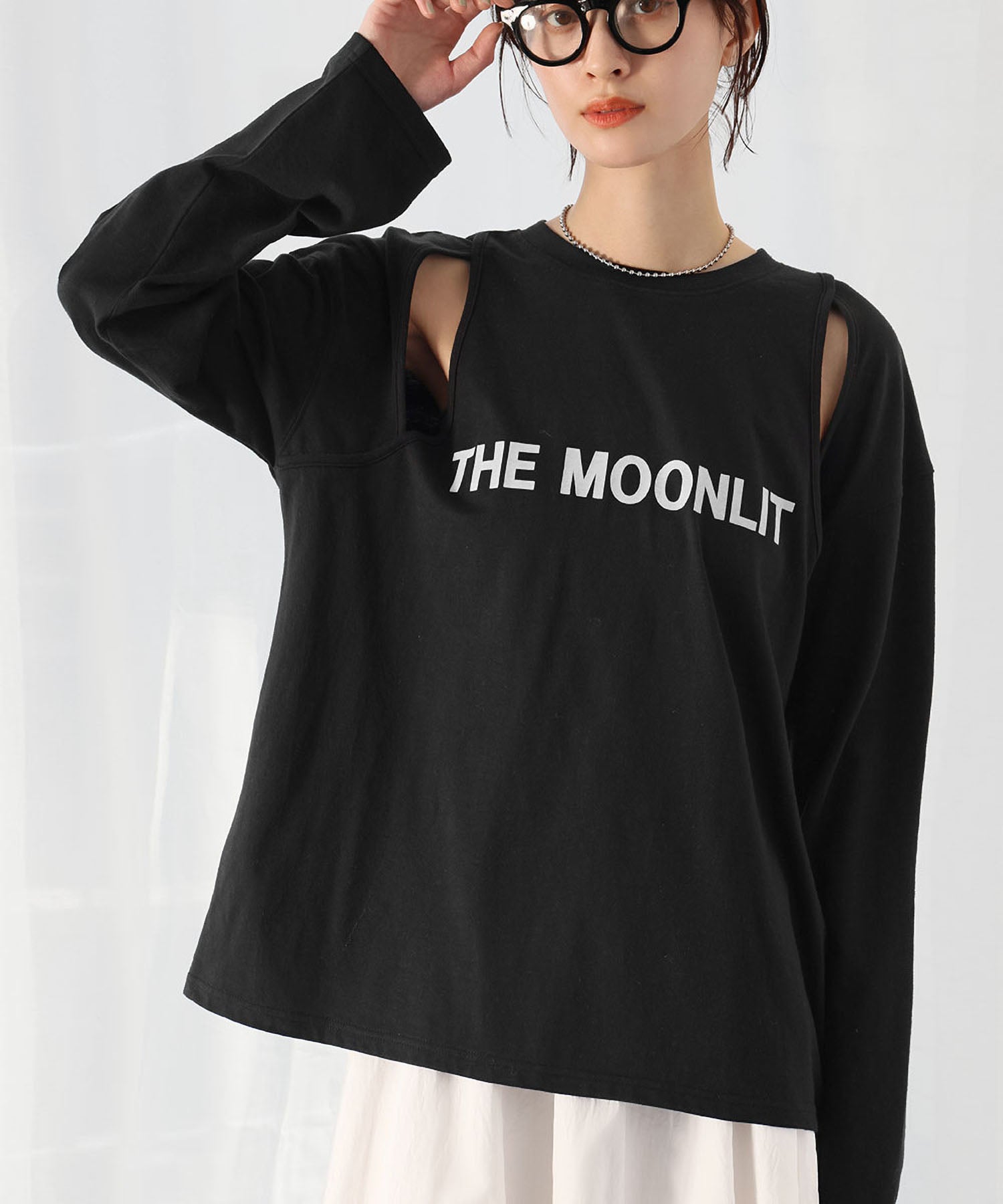 アンピルーラ Ampirula スリットショルダープリントロングスリーブTシャツ【洗える】 （ブラックホワイト） ブラックホワイト