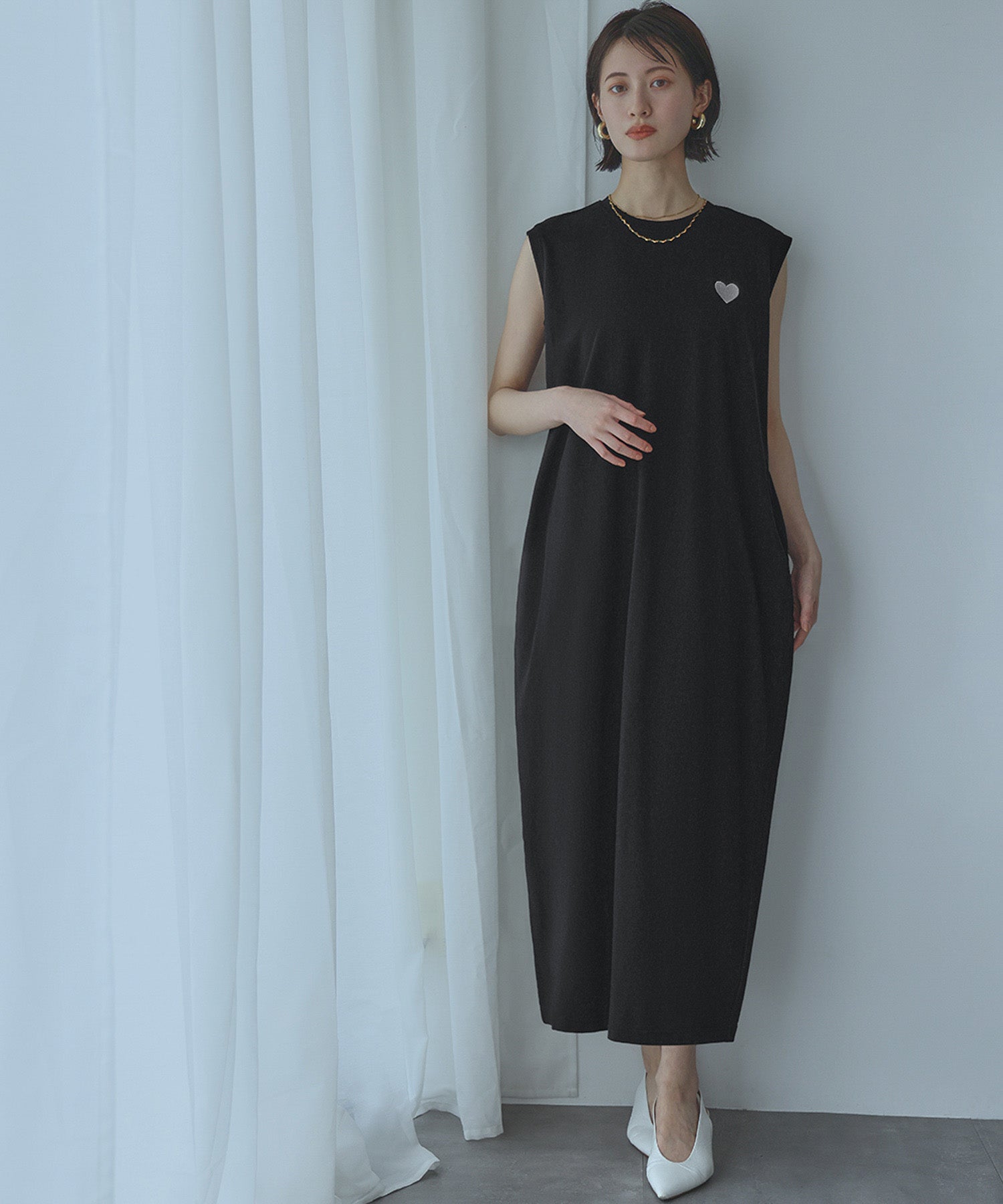 アンピルーラ Ampirula ワンポイントハート刺繍コクーンロングワンピース （ブラック） ブラック