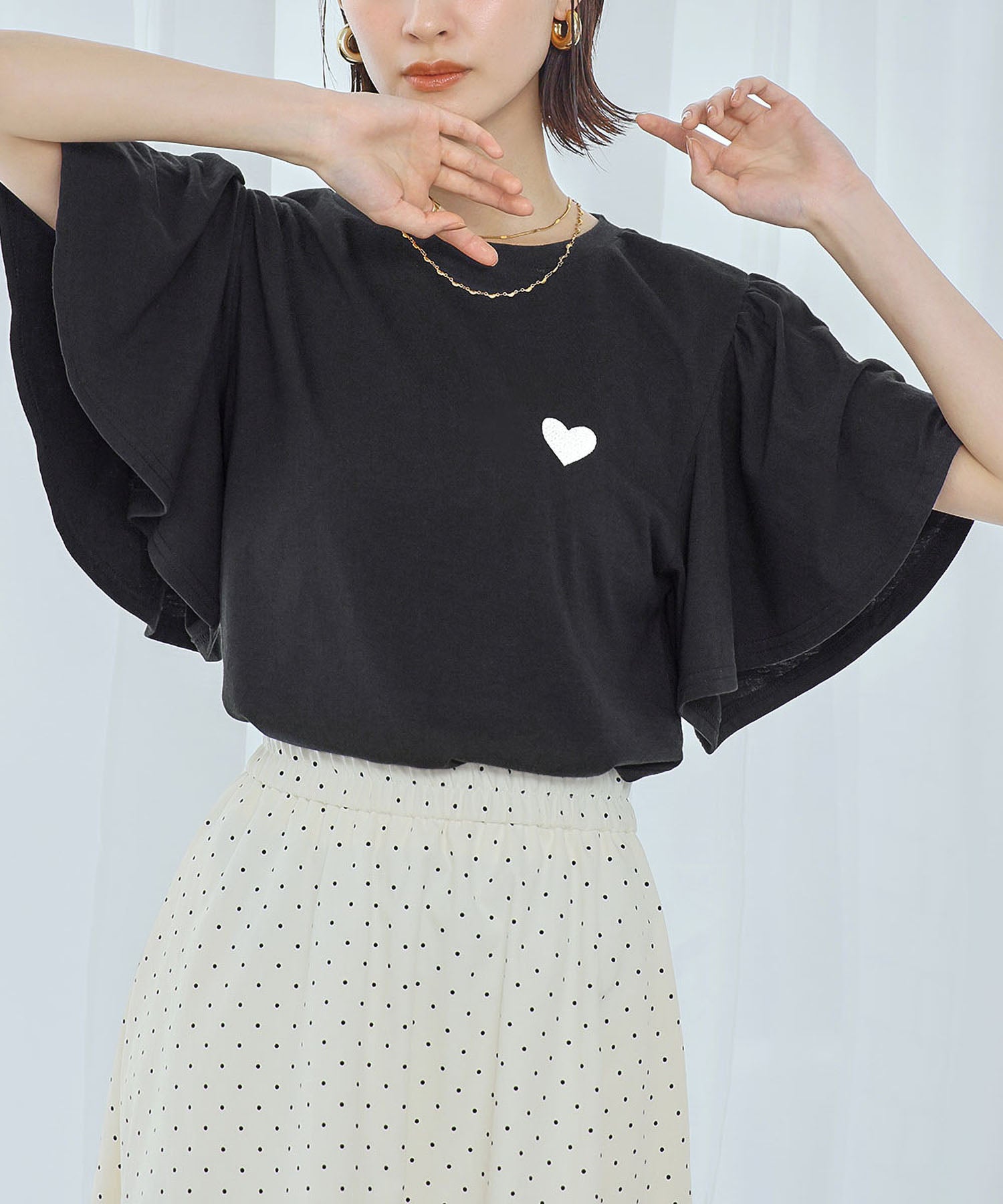 アンピルーラ Ampirula ワンポイントハート刺繍フレアスリーブTシャツ （ブラックホワイト） ブラックホワイト