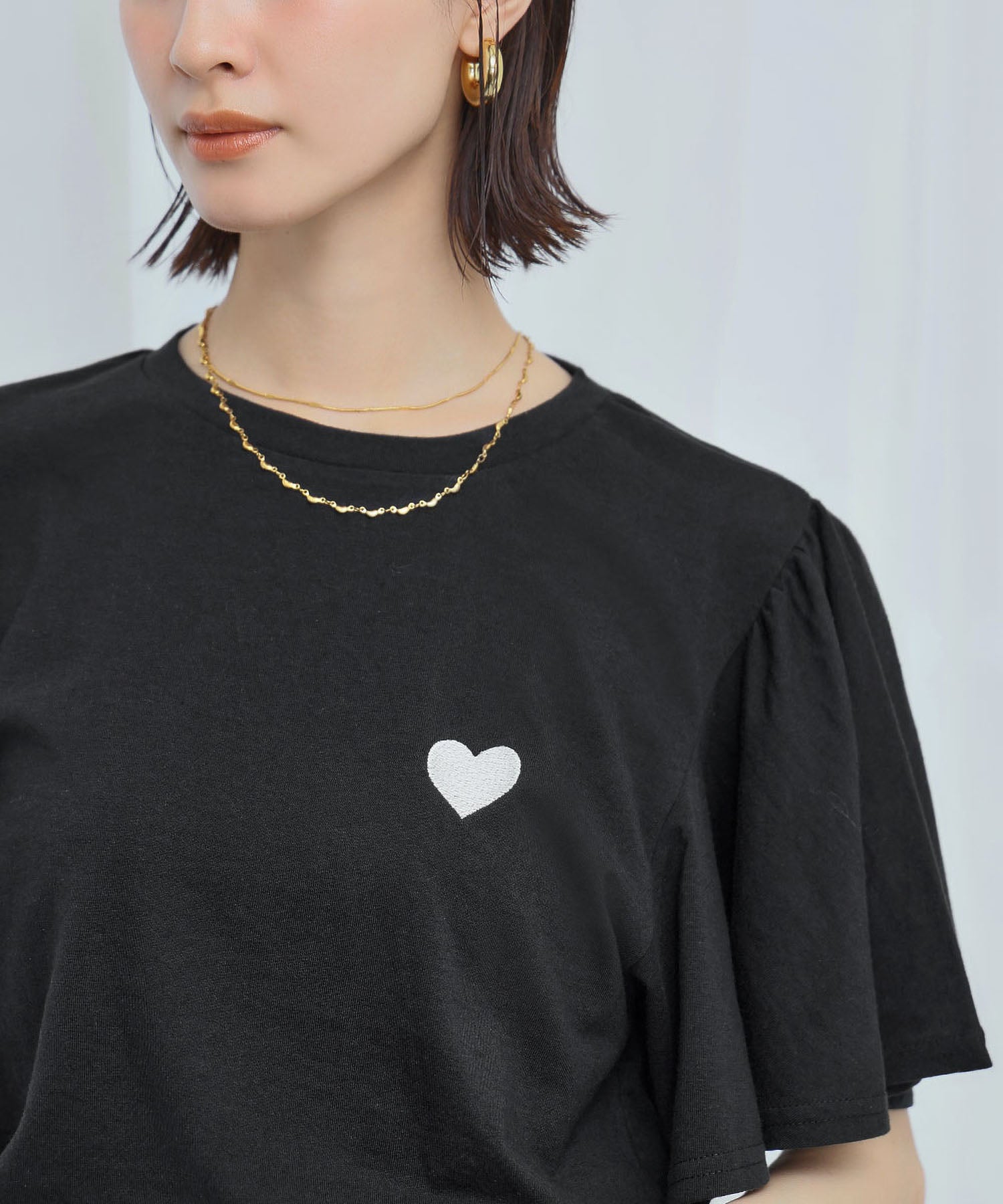 アンピルーラ Ampirula ワンポイントハート刺繍フレアスリーブTシャツ （ブラックホワイト） ブラックホワイト