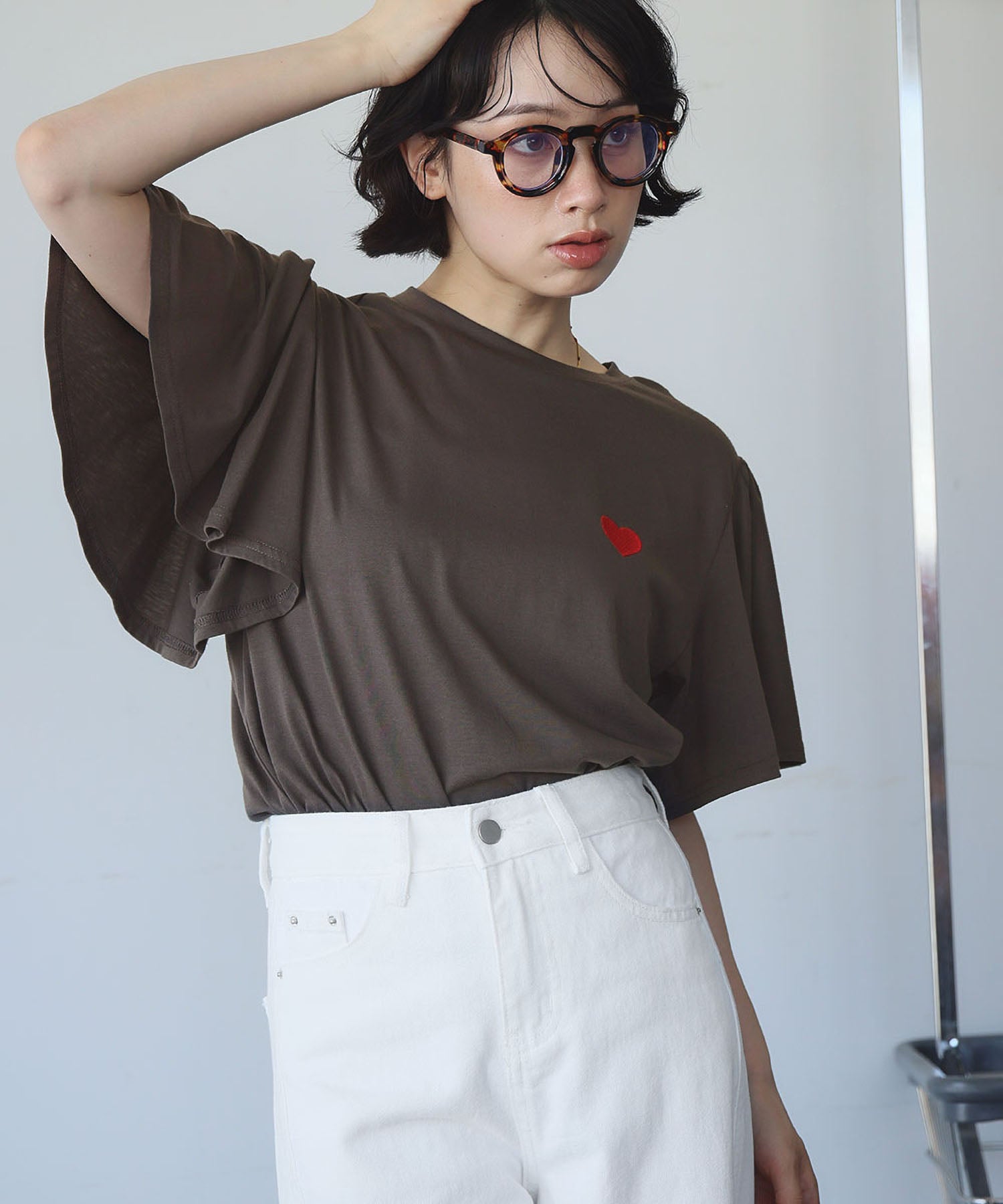 アンピルーラ Ampirula ワンポイントハート刺繍フレアスリーブTシャツ （チャコールグレーレッド） チャコールグレーレッド