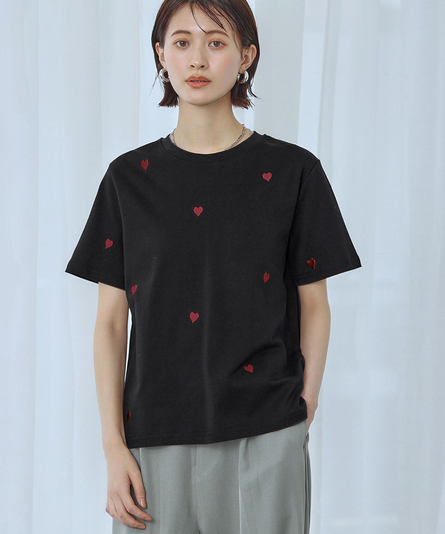 アンピルーラ Ampirula ハート刺繍Tシャツ （ブラック） ブラック