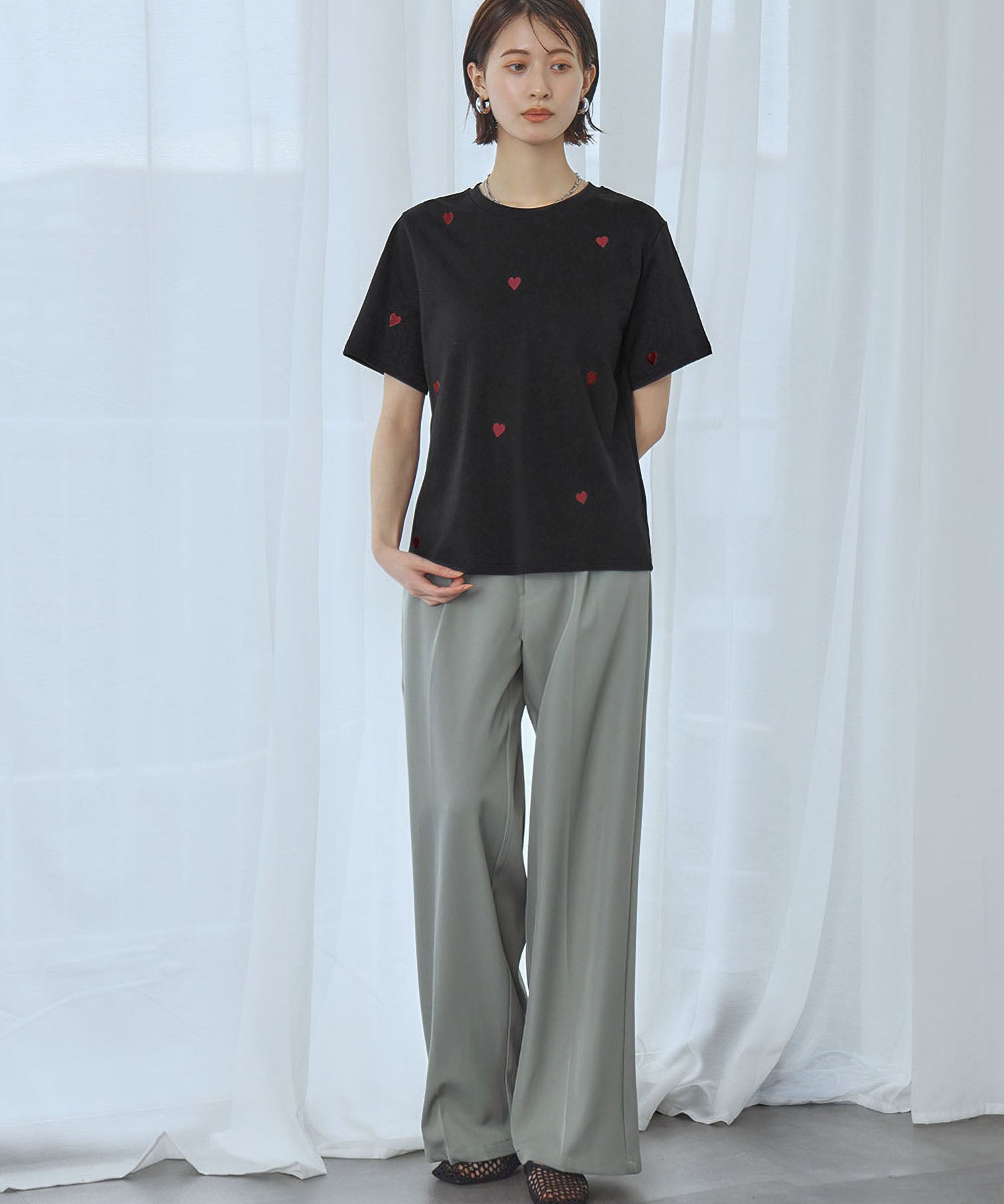 アンピルーラ Ampirula ハート刺繍Tシャツ （ブラック） ブラック