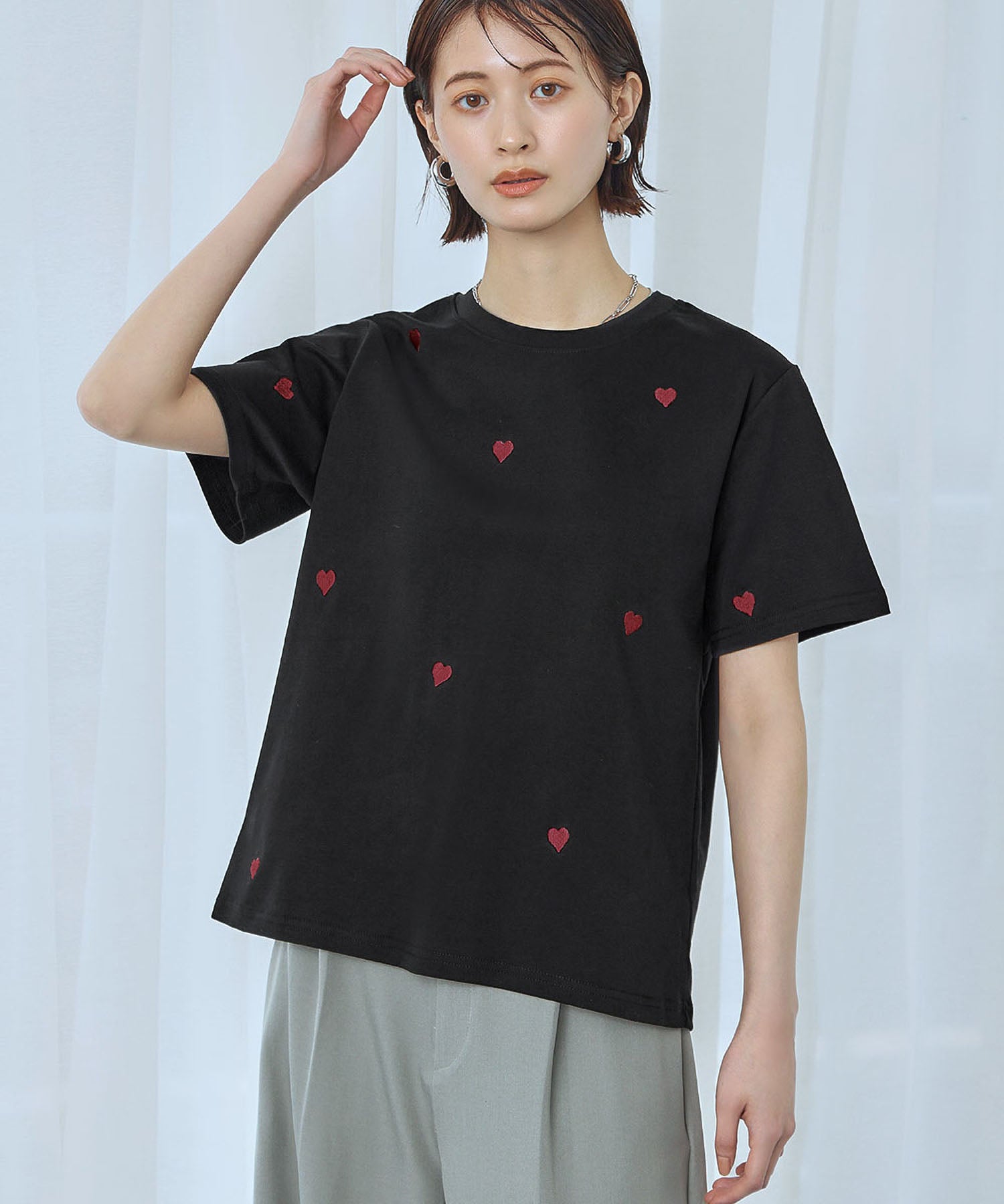 アンピルーラ Ampirula ハート刺繍Tシャツ （ブラック） ブラック