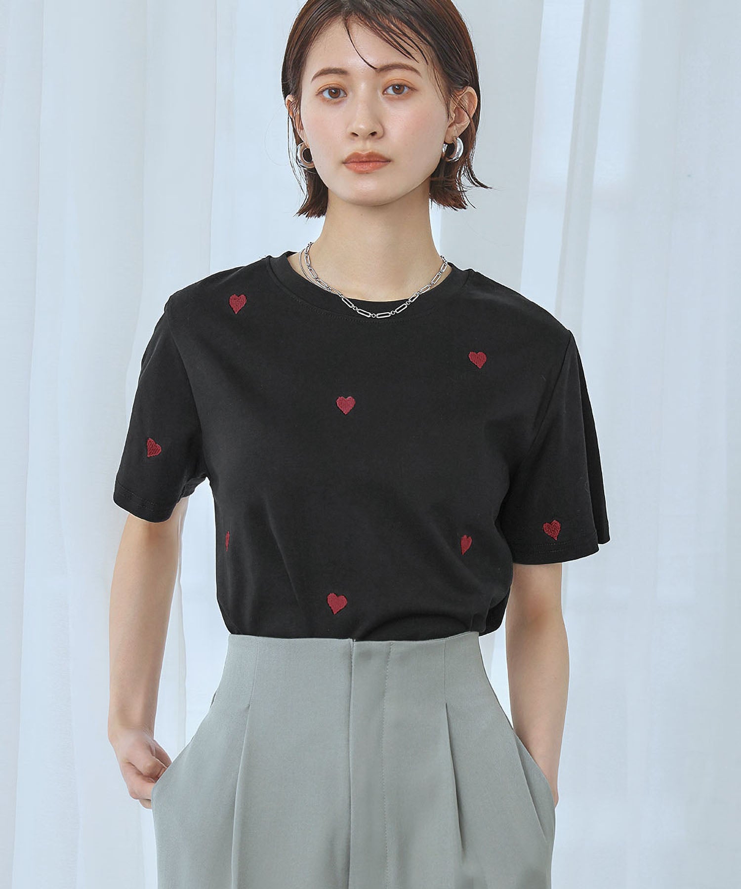アンピルーラ Ampirula ハート刺繍Tシャツ （ブラック） ブラック