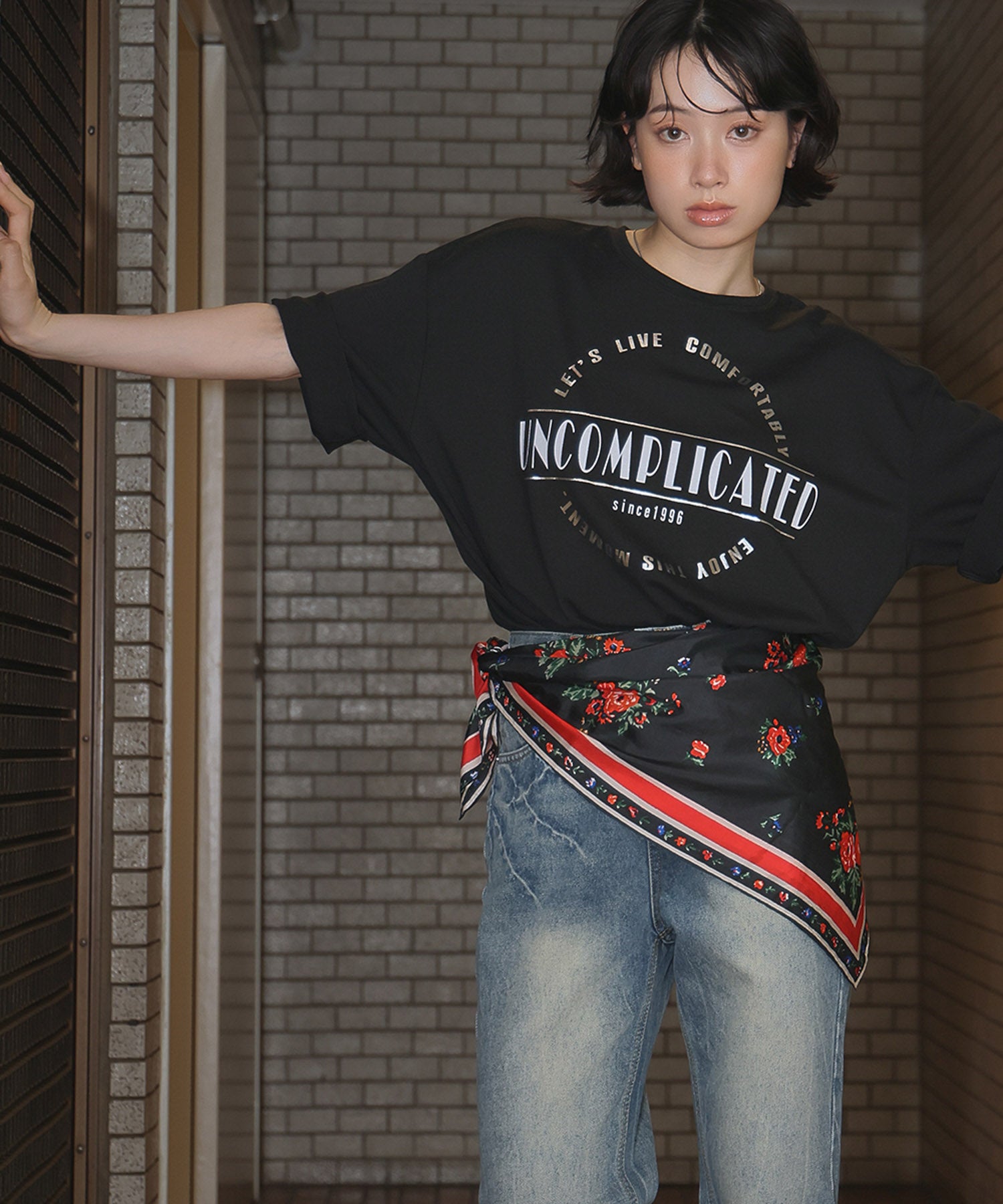 アンピルーラ Ampirula 箔プリントオーバーサイズTシャツ【洗える】 （ブラックホワイト） ブラックホワイト