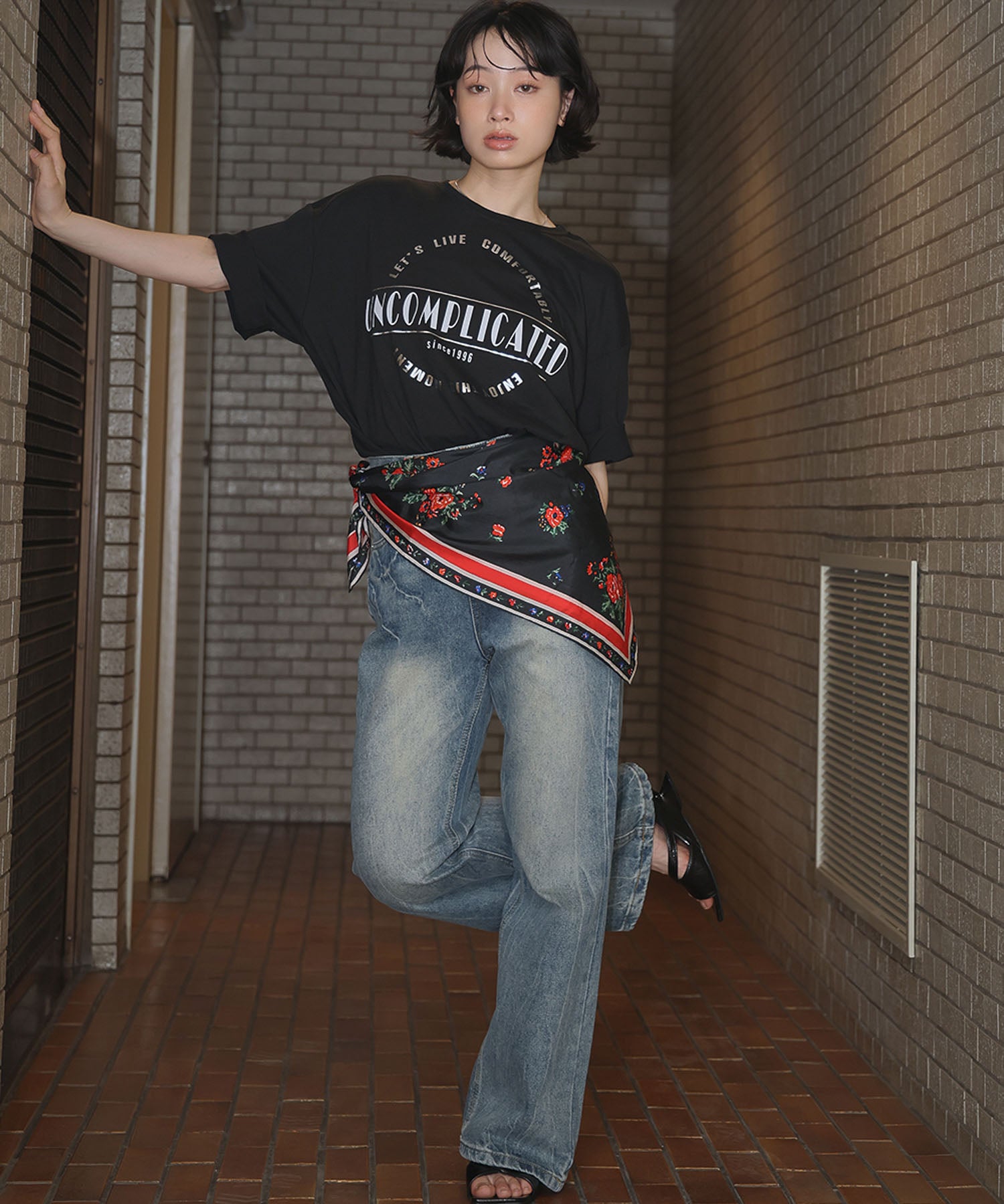 アンピルーラ Ampirula 箔プリントオーバーサイズTシャツ【洗える】 （ブラックホワイト） ブラックホワイト