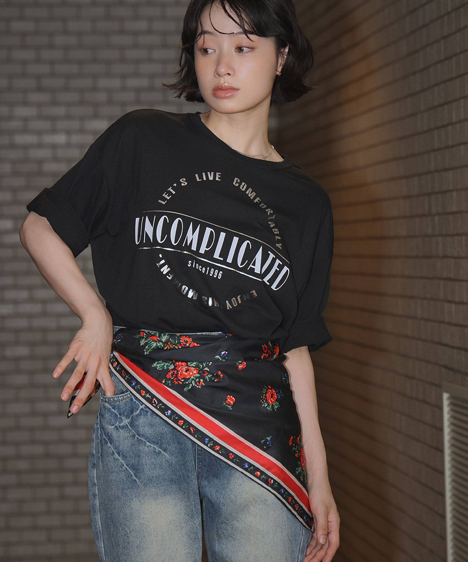 アンピルーラ Ampirula 箔プリントオーバーサイズTシャツ【洗える】 （ブラックホワイト） ブラックホワイト