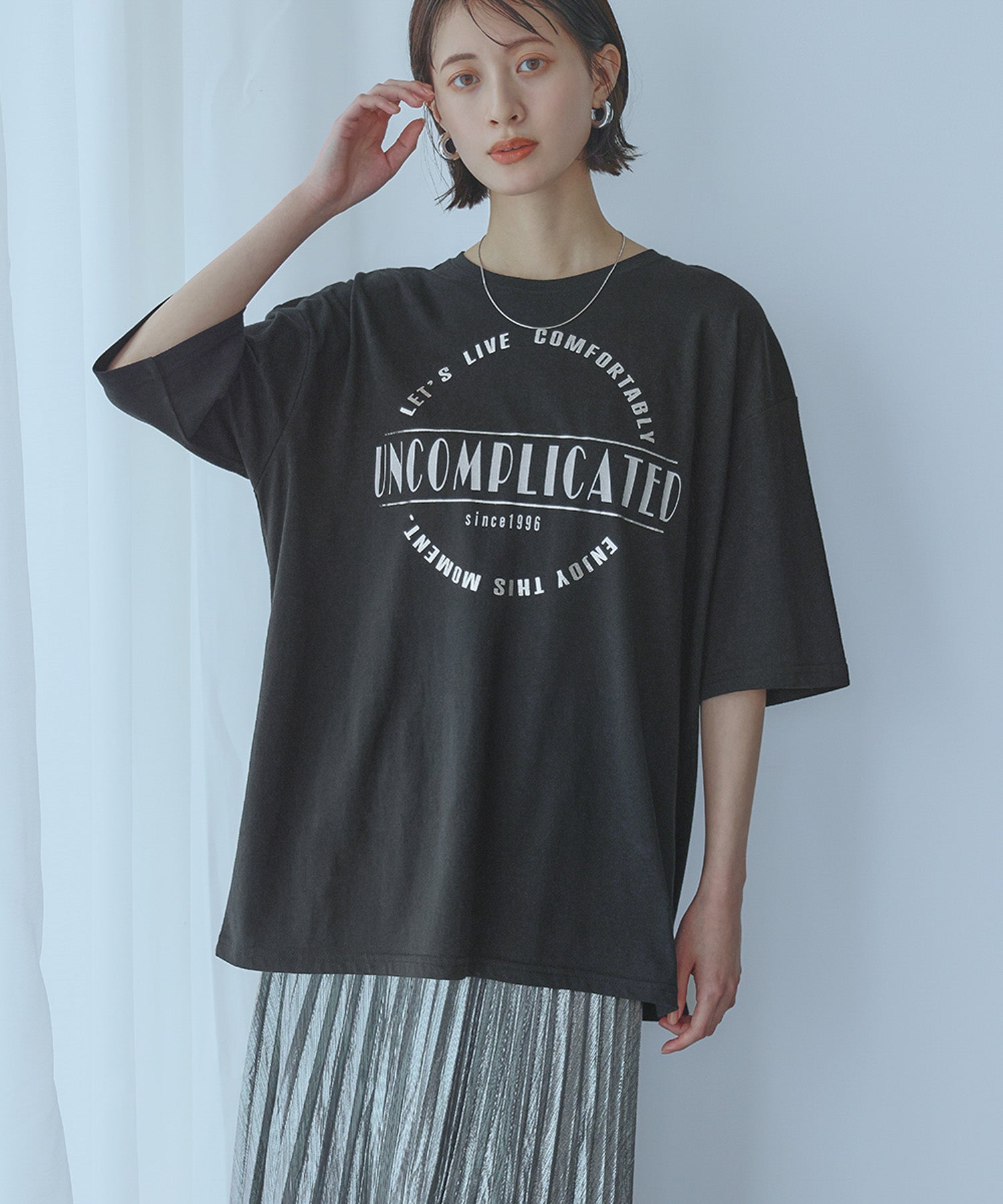 アンピルーラ Ampirula 箔プリントオーバーサイズTシャツ【洗える】 （ブラックホワイト） ブラックホワイト