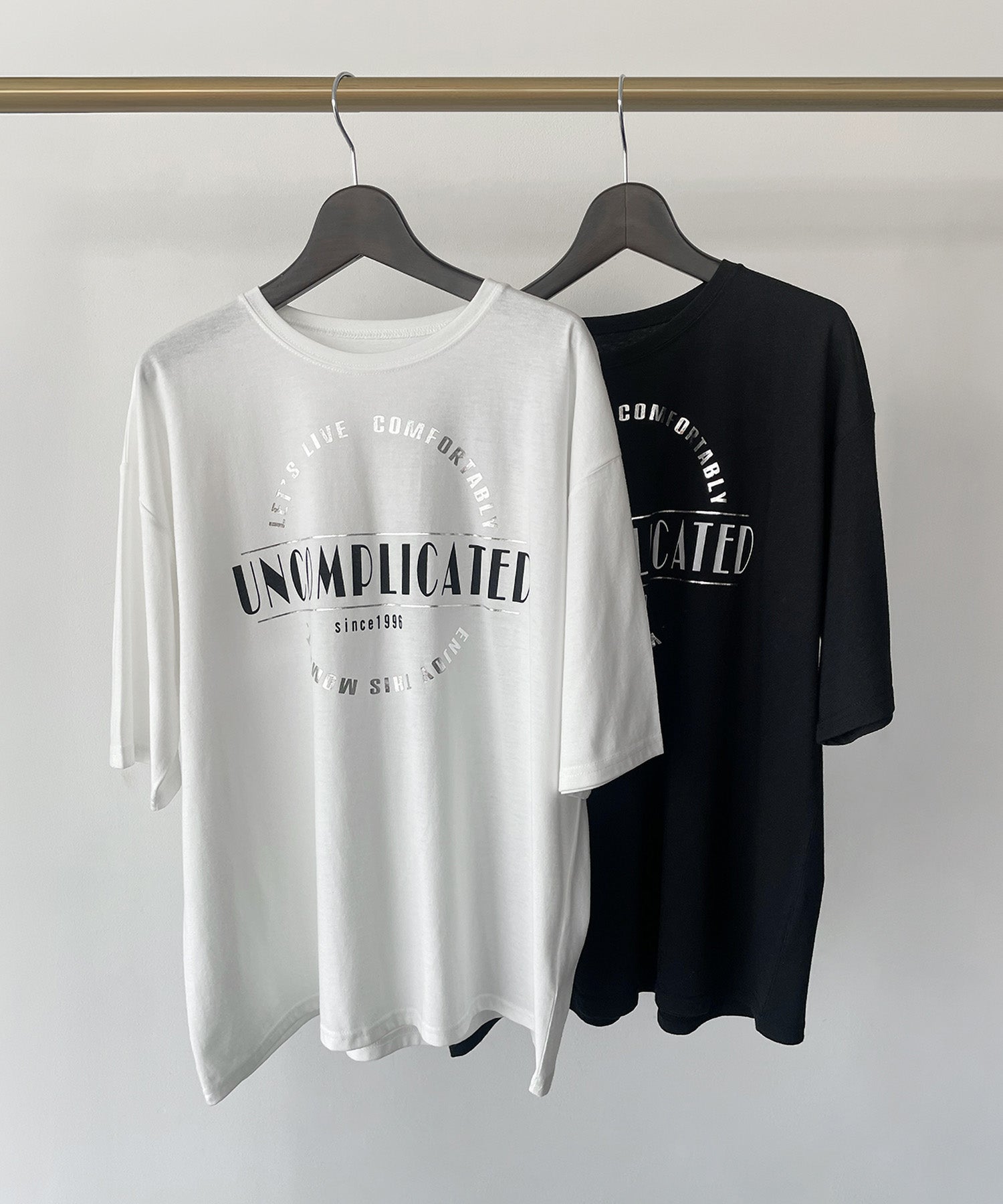 アンピルーラ Ampirula 箔プリントオーバーサイズTシャツ【洗える】 （ブラックホワイト） ブラックホワイト