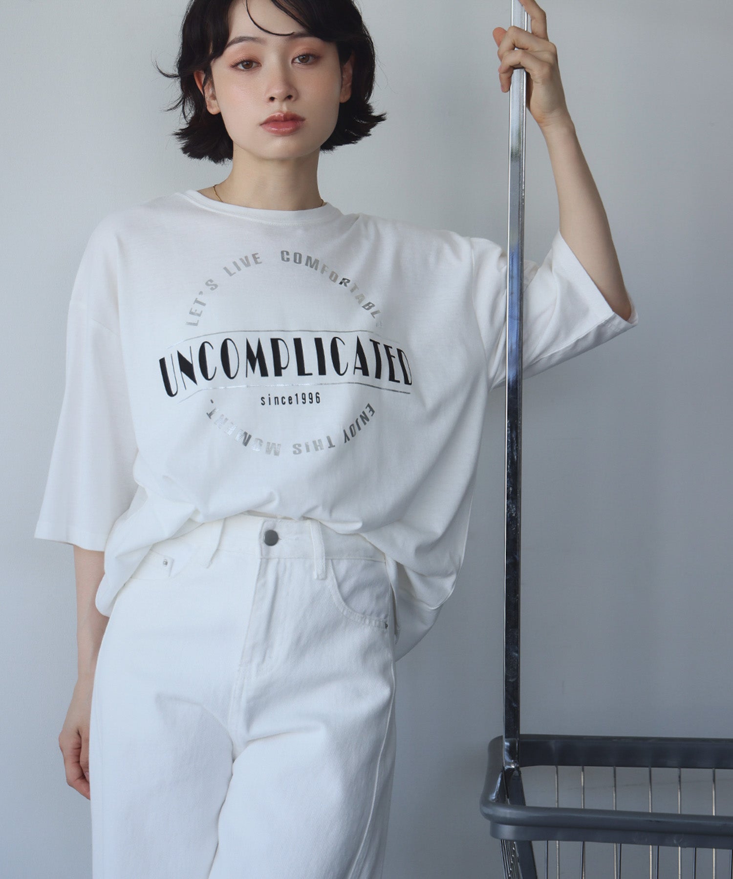 アンピルーラ Ampirula 箔プリントオーバーサイズTシャツ【洗える】 （ホワイトブラック） ホワイトブラック