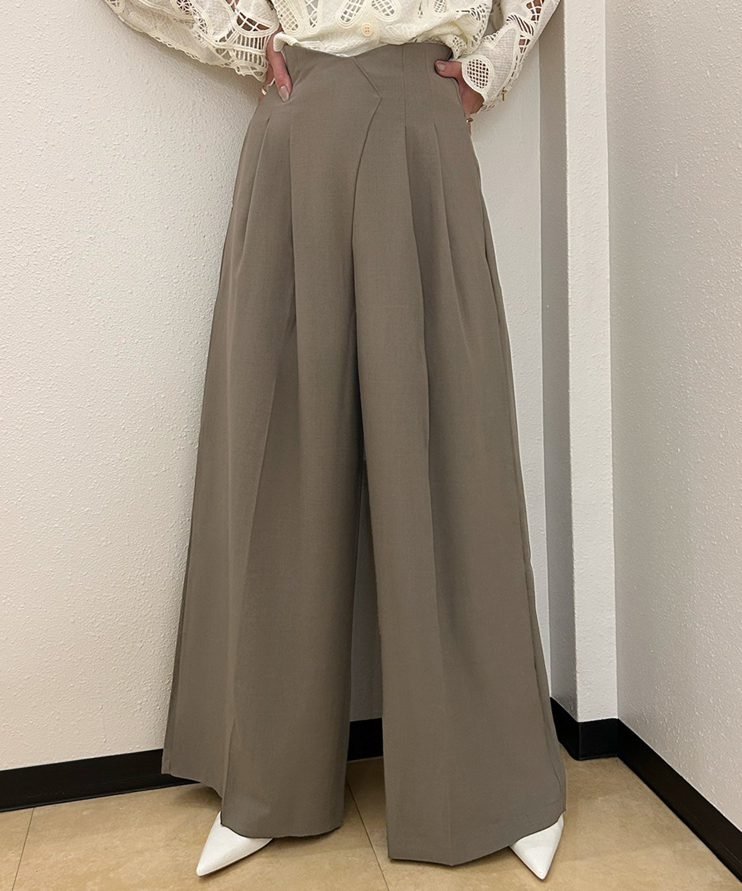 アンピルーラ Ampirula カシュクール タック ワイドパンツ レディース（ブラウン） モカ