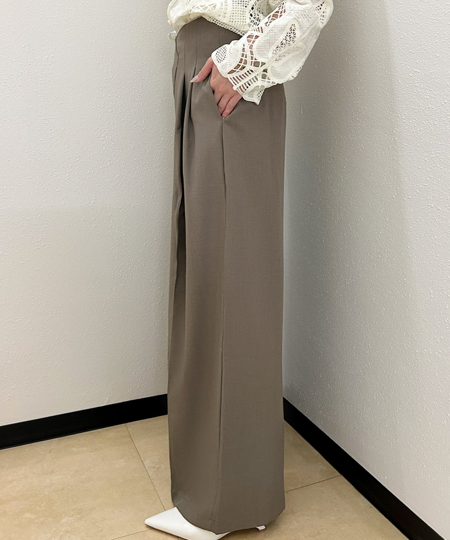 アンピルーラ Ampirula カシュクール タック ワイドパンツ レディース（ブラウン） モカ