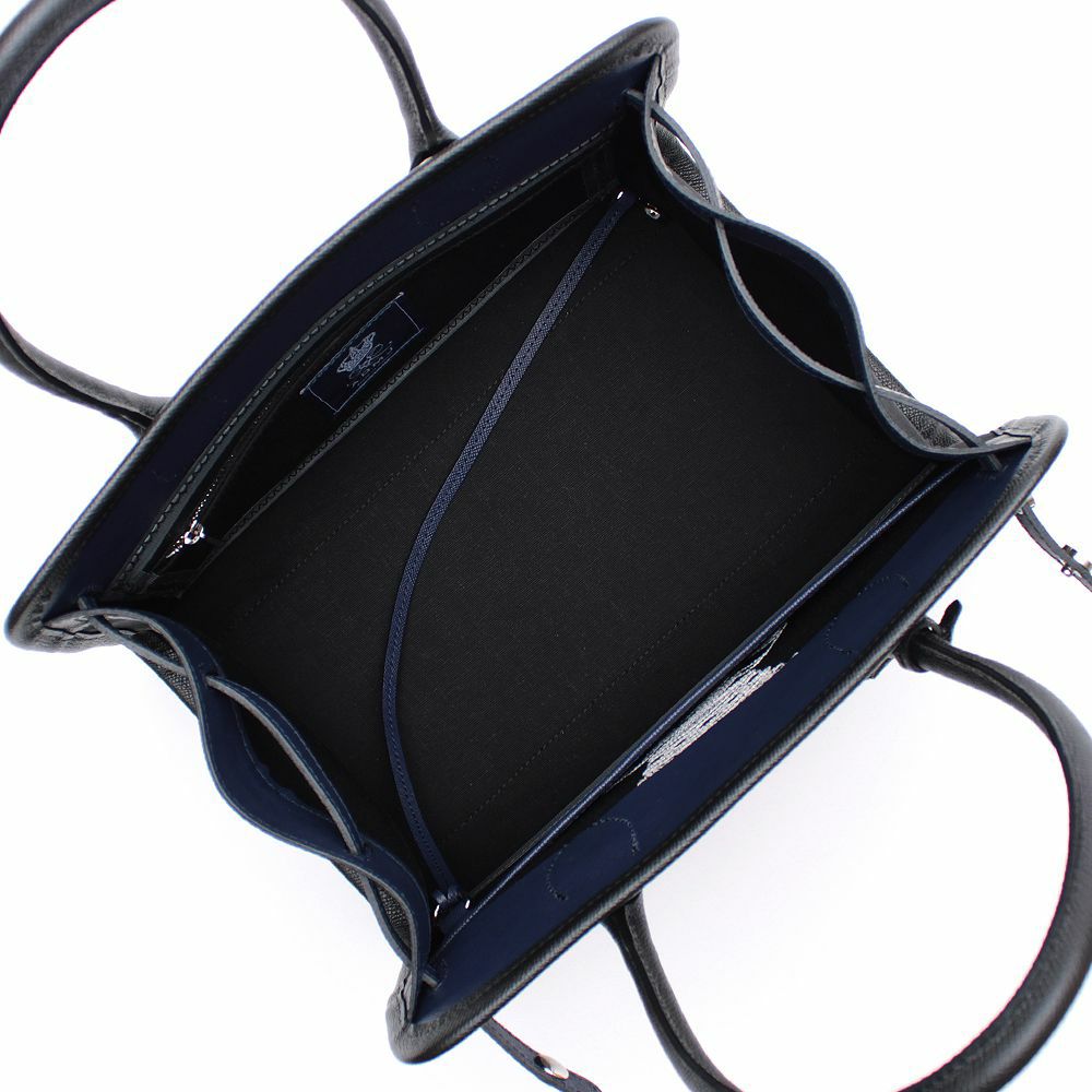 アクセソワ ドゥ マドモワゼル A.D.M.J. オフィサー/マーキス刺しゅうヘリ巻きボストン28cm NAVY （BLACK） BLACK