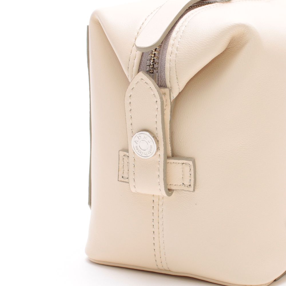 アクセソワ ドゥ マドモワゼル A.D.M.J. ナッパブロッサムクロスボディS O.WHITE （O.WHITE） O,WHITE