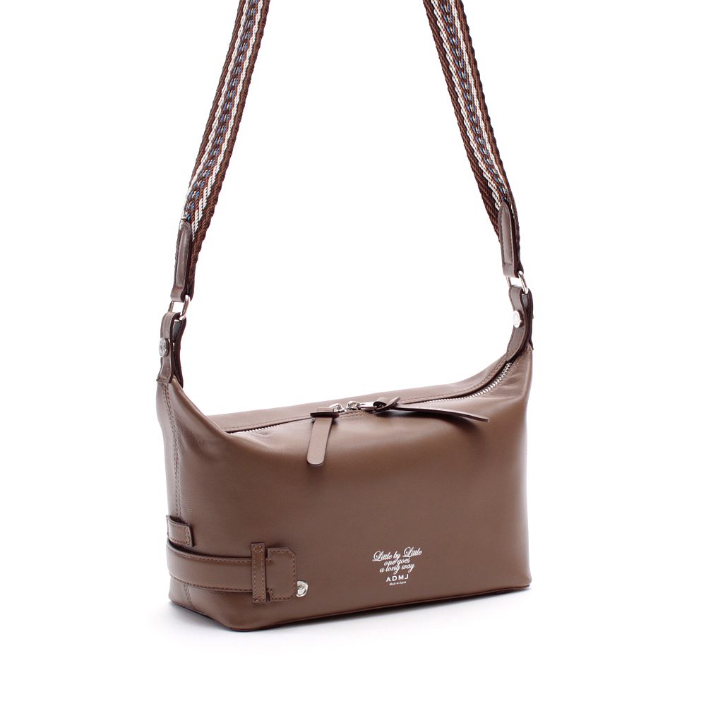アクセソワ ドゥ マドモワゼル A.D.M.J. ナッパブロッサム2WAYショルダーM SAHARA （SAHARA） SAHARA