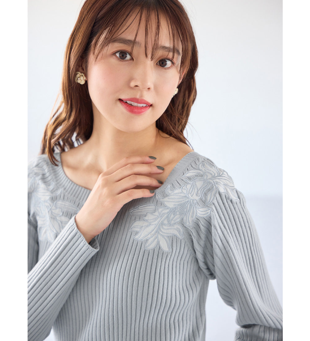 アロッタ Alotta カシミヤタッチ肩刺しゅうニット