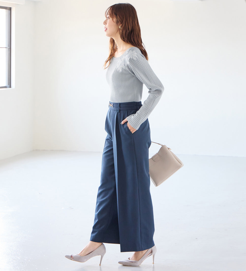 アロッタ Alotta カシミヤタッチ肩刺しゅうニット