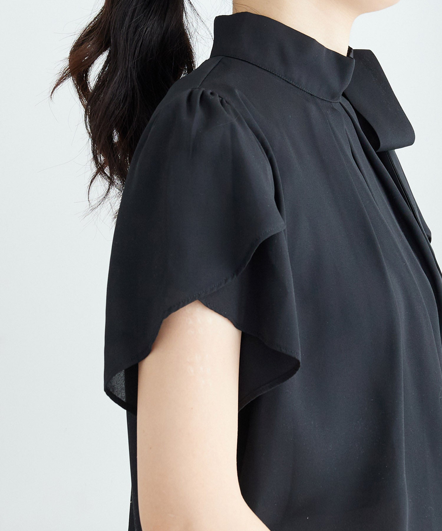アロッタ Alotta 【ロコンド限定発売アイテム】大人上品ボウタイデザインシアーブラウス （ブラック） ブラック