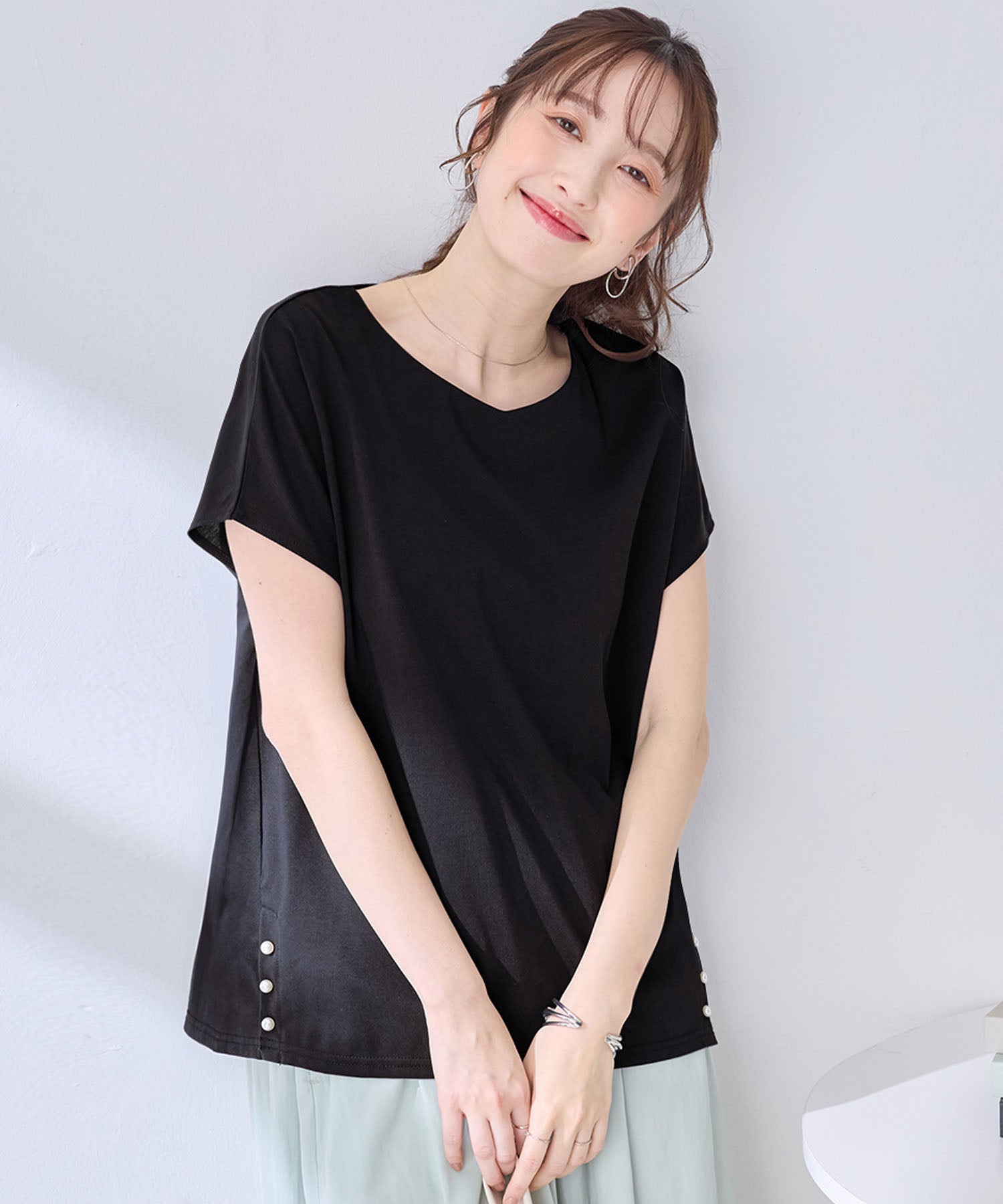 アロッタ Alotta ひんやり裾パールデザインTシャツ （ブラック） ブラック