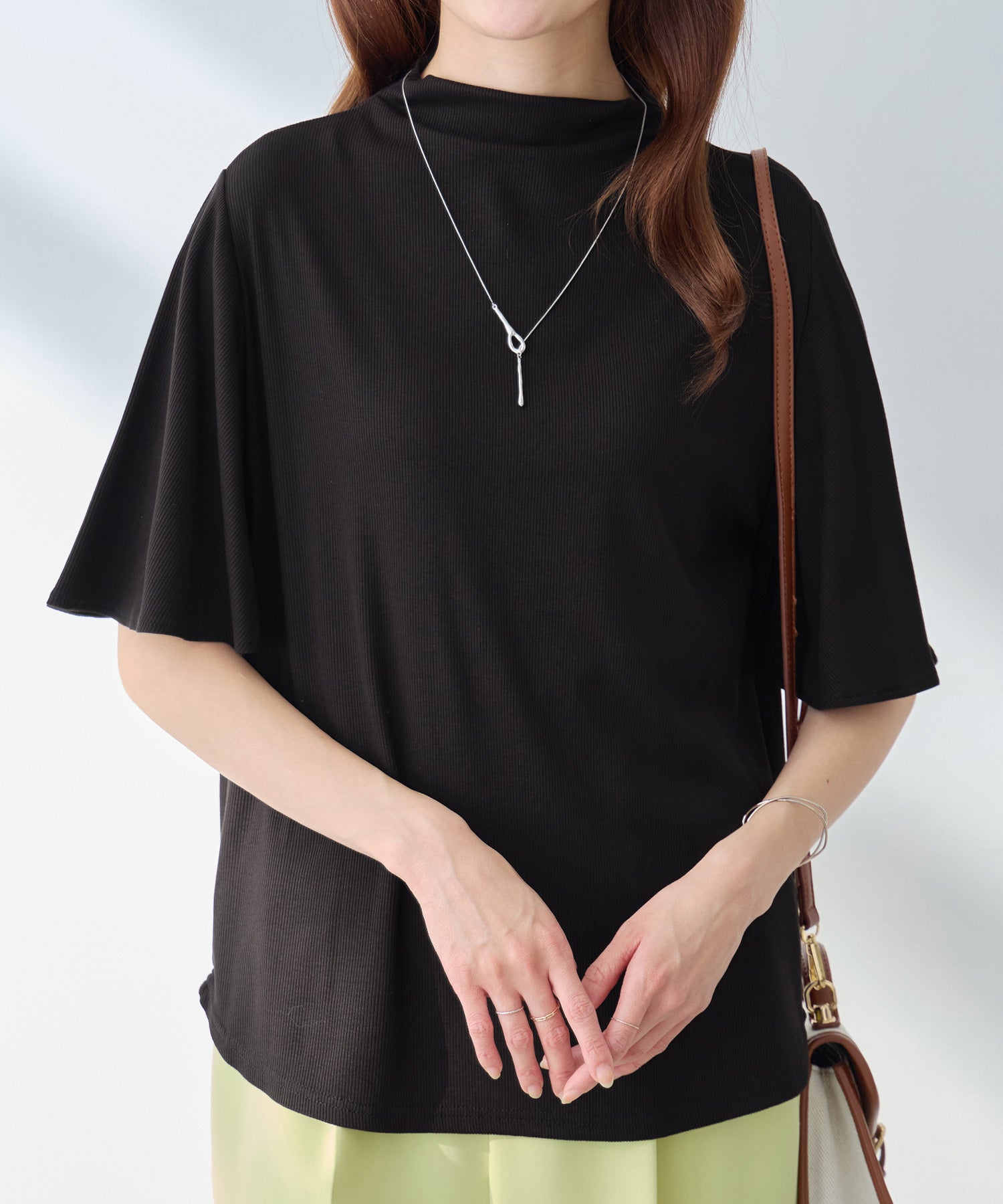 アロッタ Alotta 上品フレアー袖リブTシャツ （ブラック） ブラック
