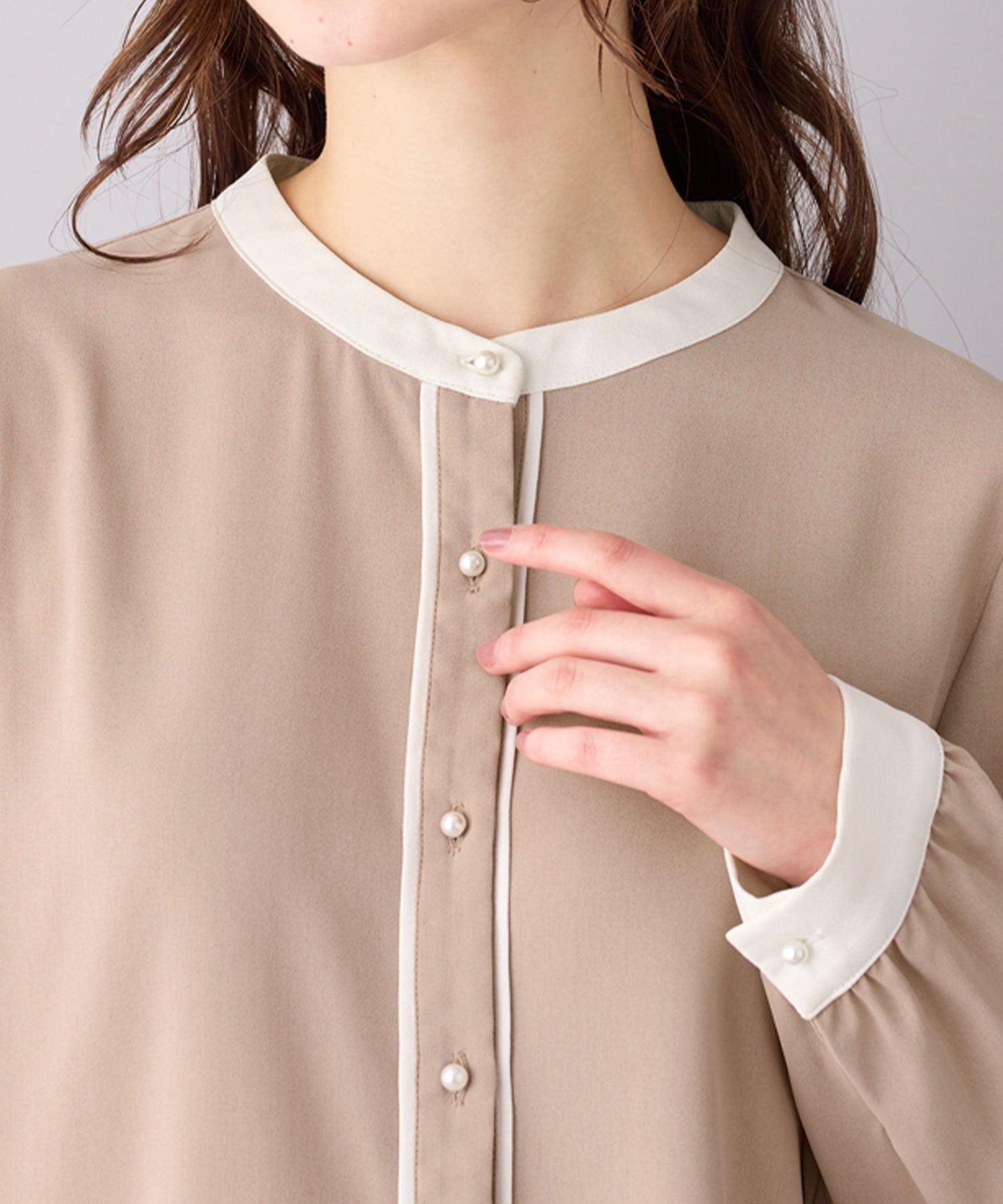 バイカラーパール調ボタンブラウス