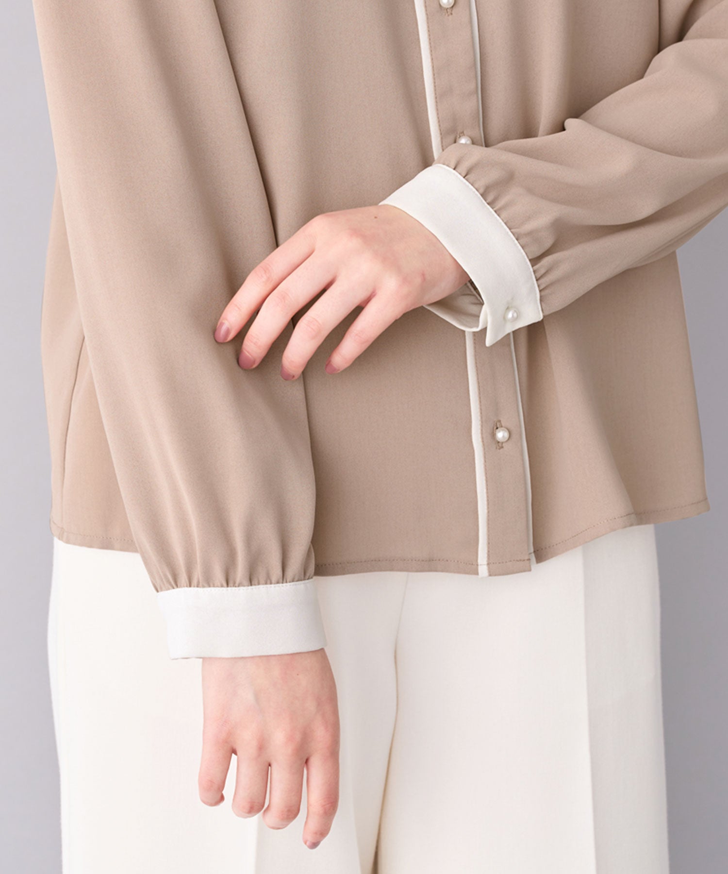 バイカラーパール調ボタンブラウス