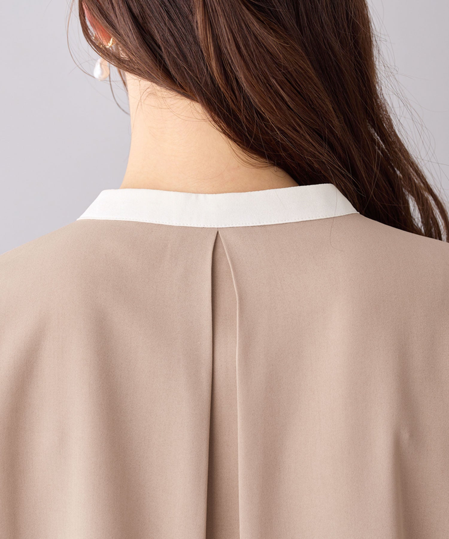 バイカラーパール調ボタンブラウス