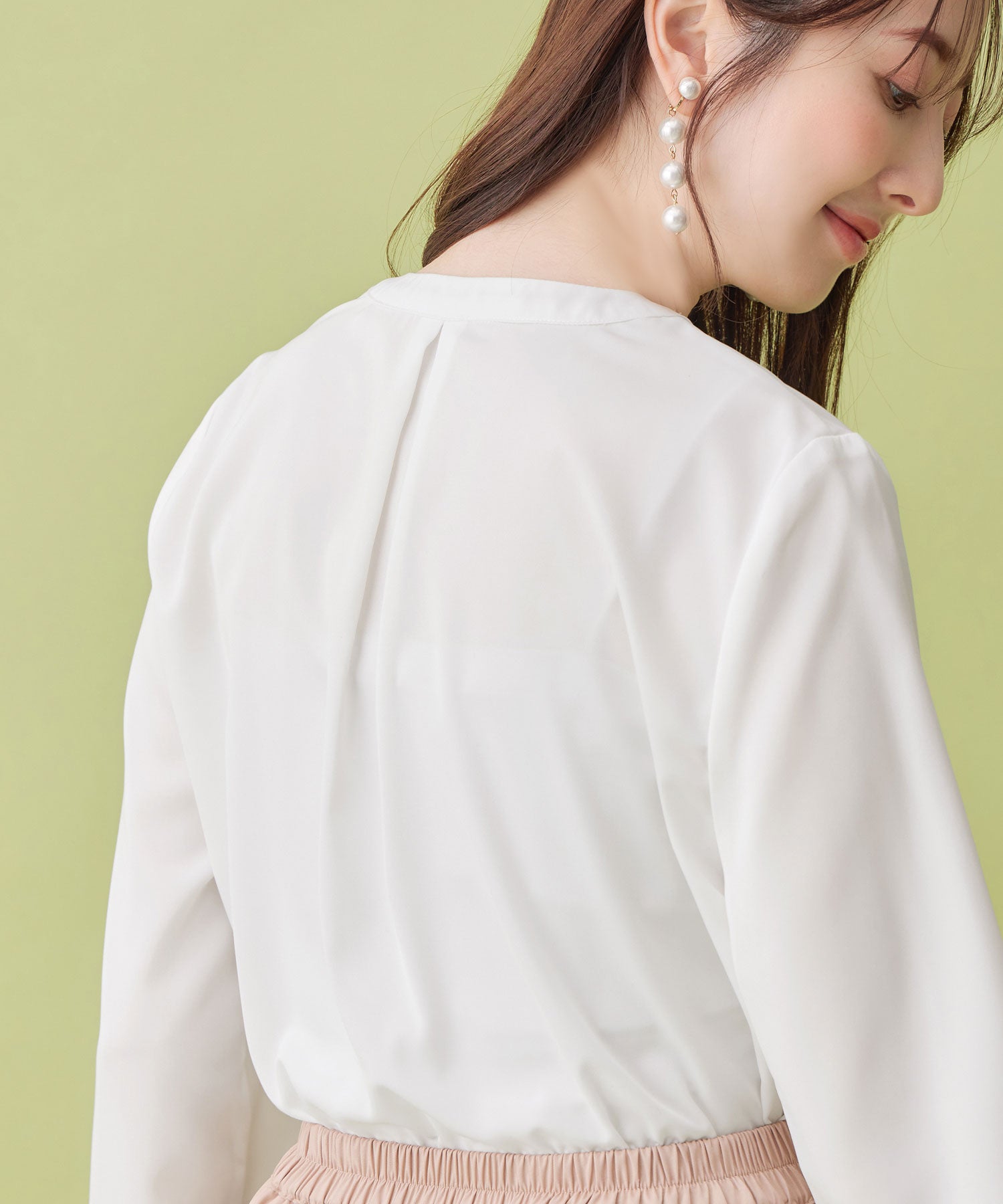 【前田希美さん着用】金ボタン付ボウタイブラウス オフホワイト