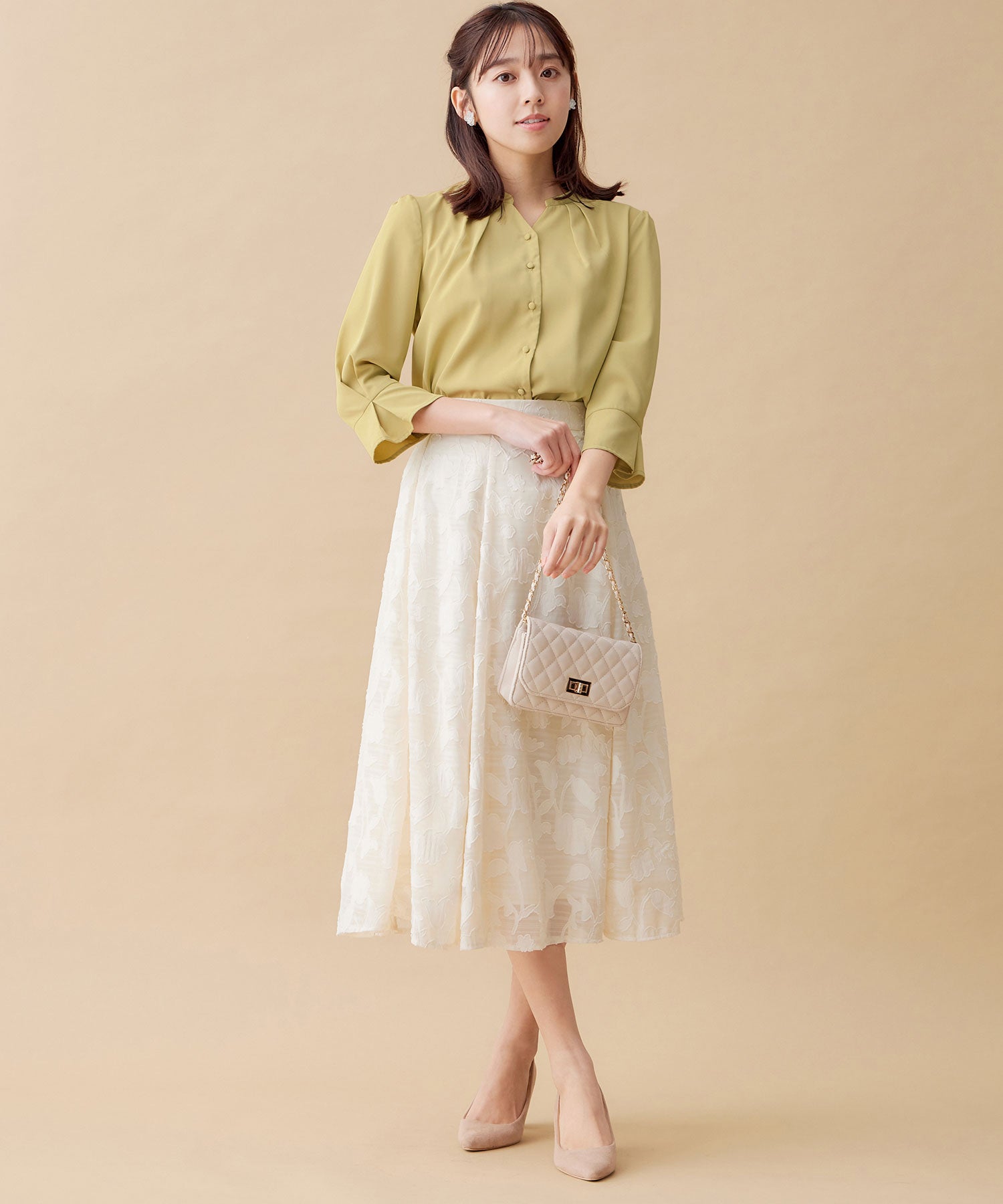 キャンディースリーブくるみボタンブラウス オフホワイト